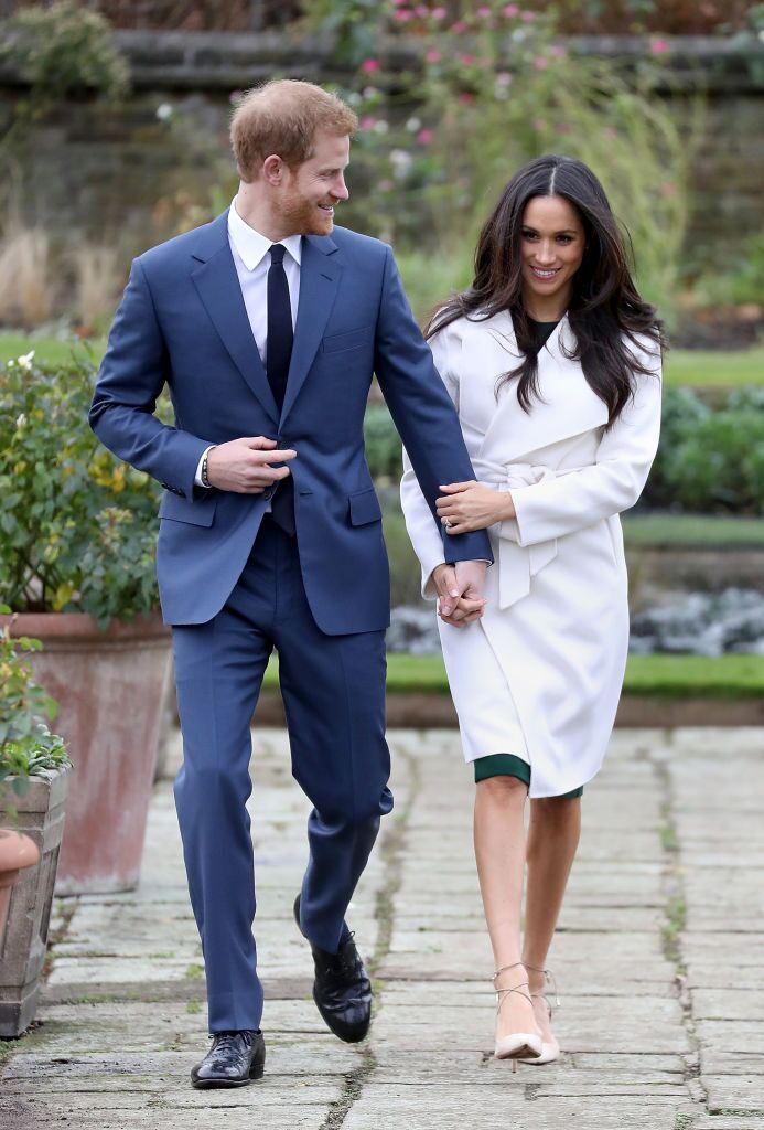 Le prince et sa fiancée lors des photos officielles de fiançailles aux Jardins engloutis du Palais de Kensington | Getty Images