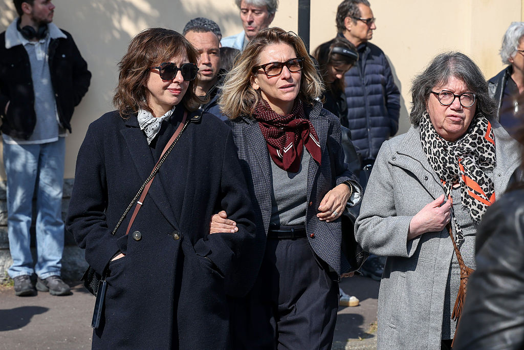 Valérie Bonneton (à gauche) assiste aux funérailles de Bruno Salomone le 23 mars 2026 à Joinville-le-Pont, en France I Source : Getty Images