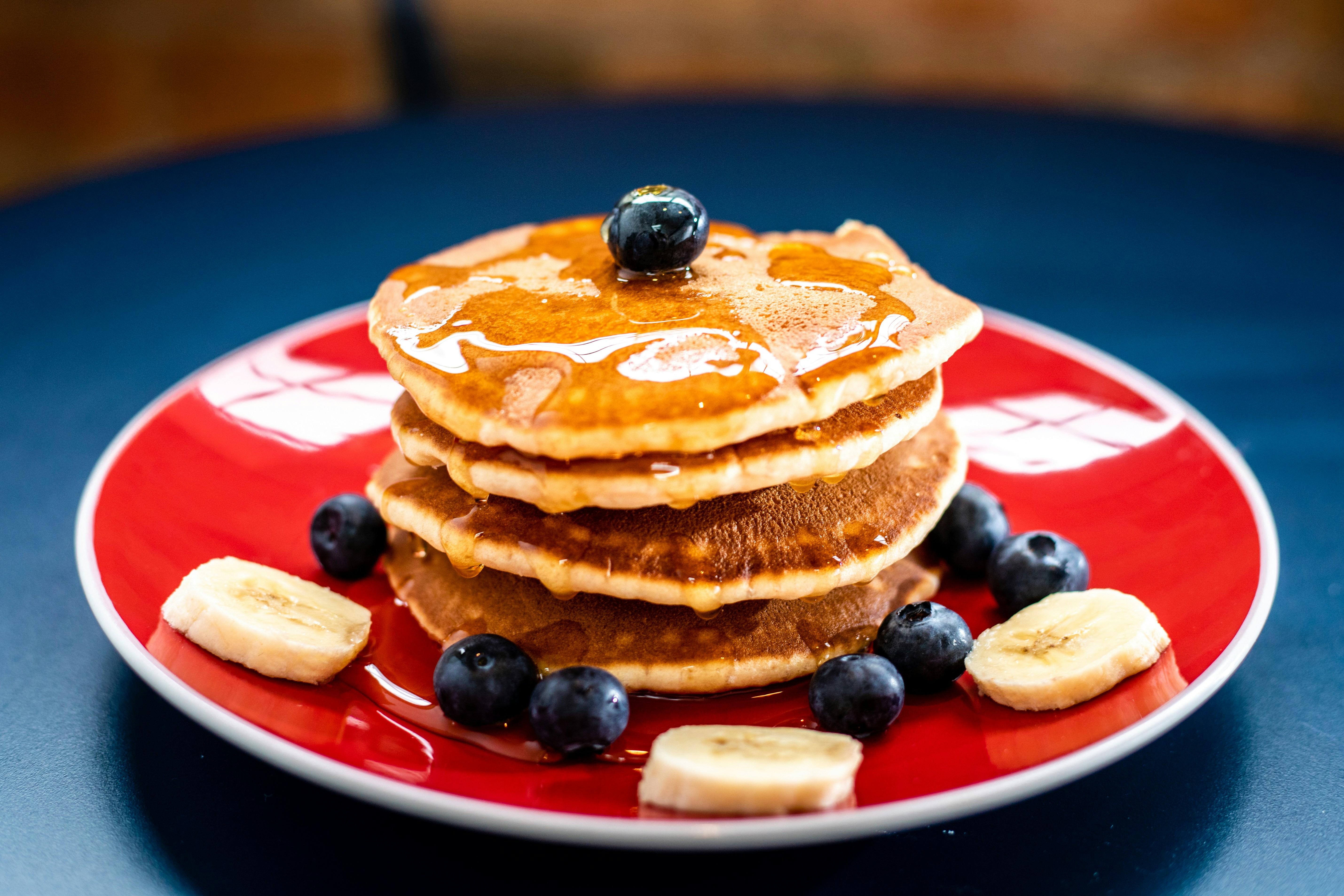 Une assiette avec des pans cakes | Source : Unsplash