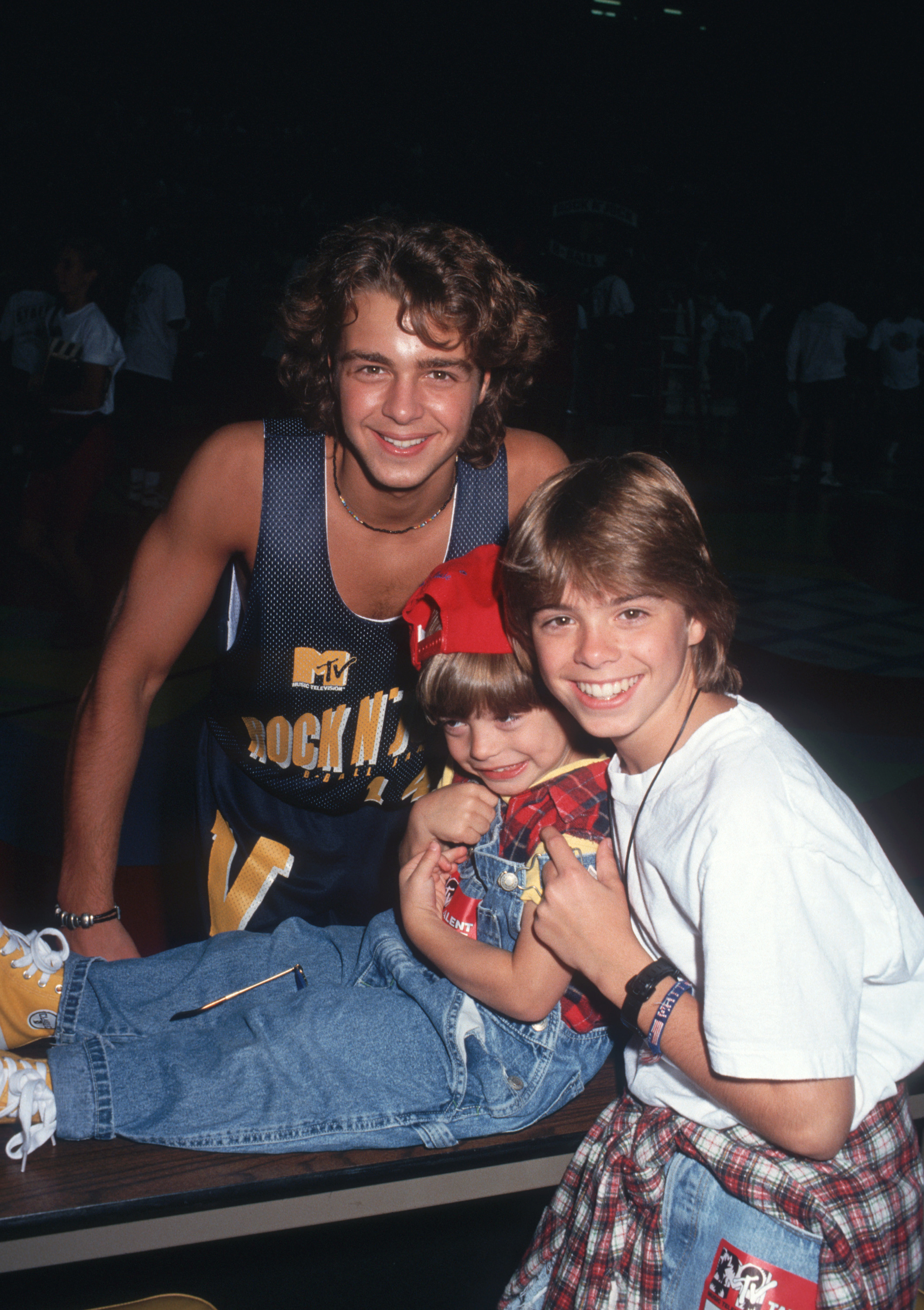 Joey, Andrew et Matthew Lawrence aperçus à l'événement MTV Rock N' Jock B-Ball Pediatric AIDS Foundation le 20 septembre 1992 | Source : Getty Images