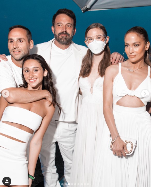 Michael Rubin, sa fille, Ben et Violet Affleck, et Jennifer Lopez, au Hampton's le 4 juillet 2023 | Source : Instagram/michaelrubin