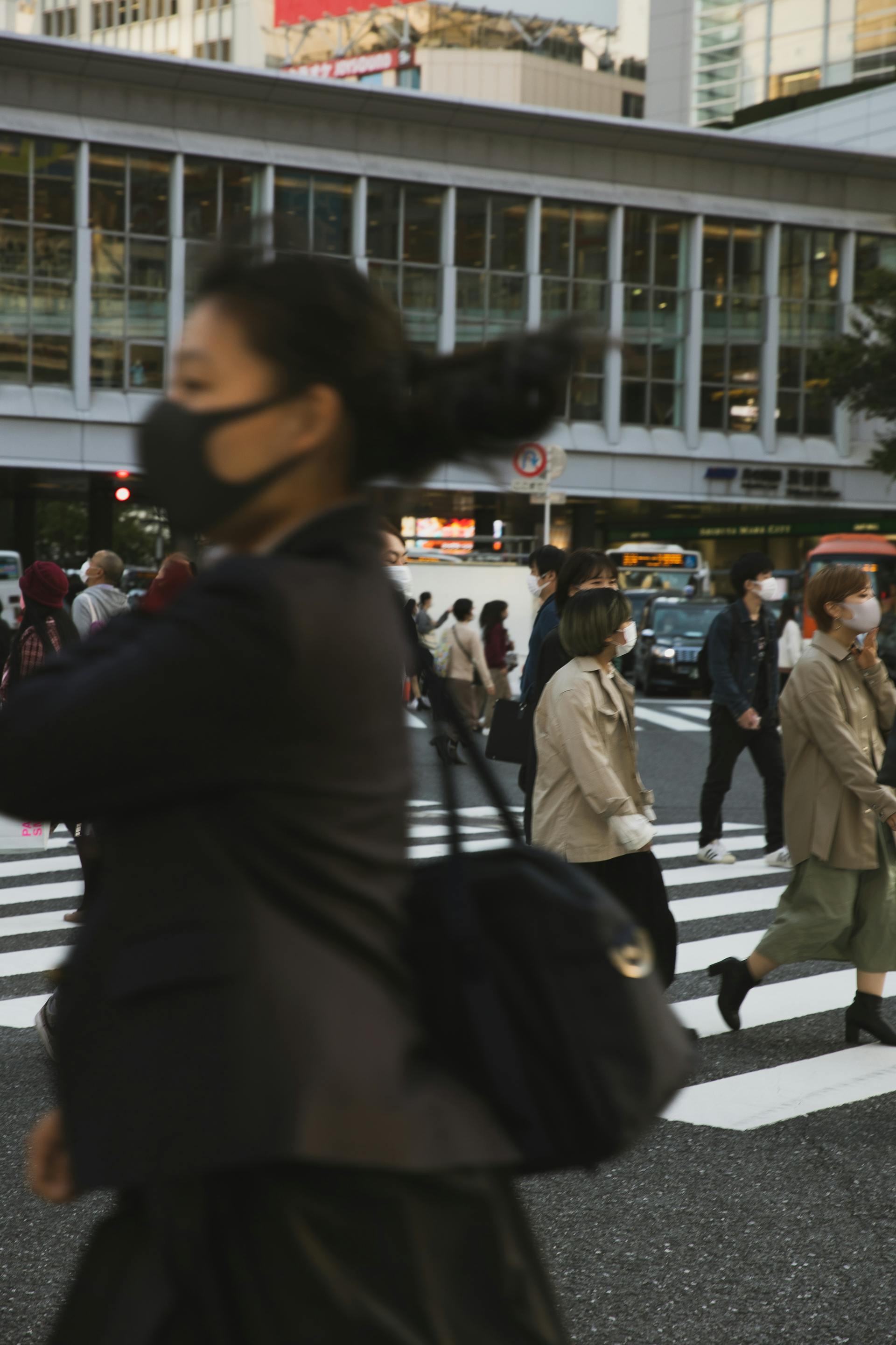 Une rue animée de la ville | Source : Pexels