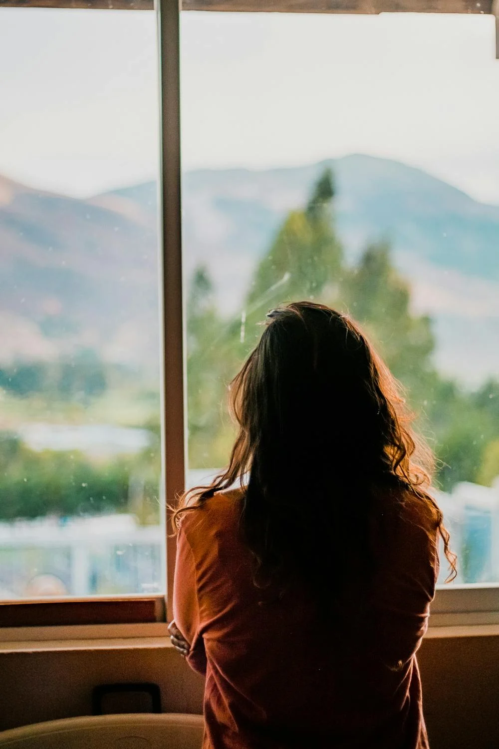 Une femme faisant face à un appareil photo | Source : Pexels