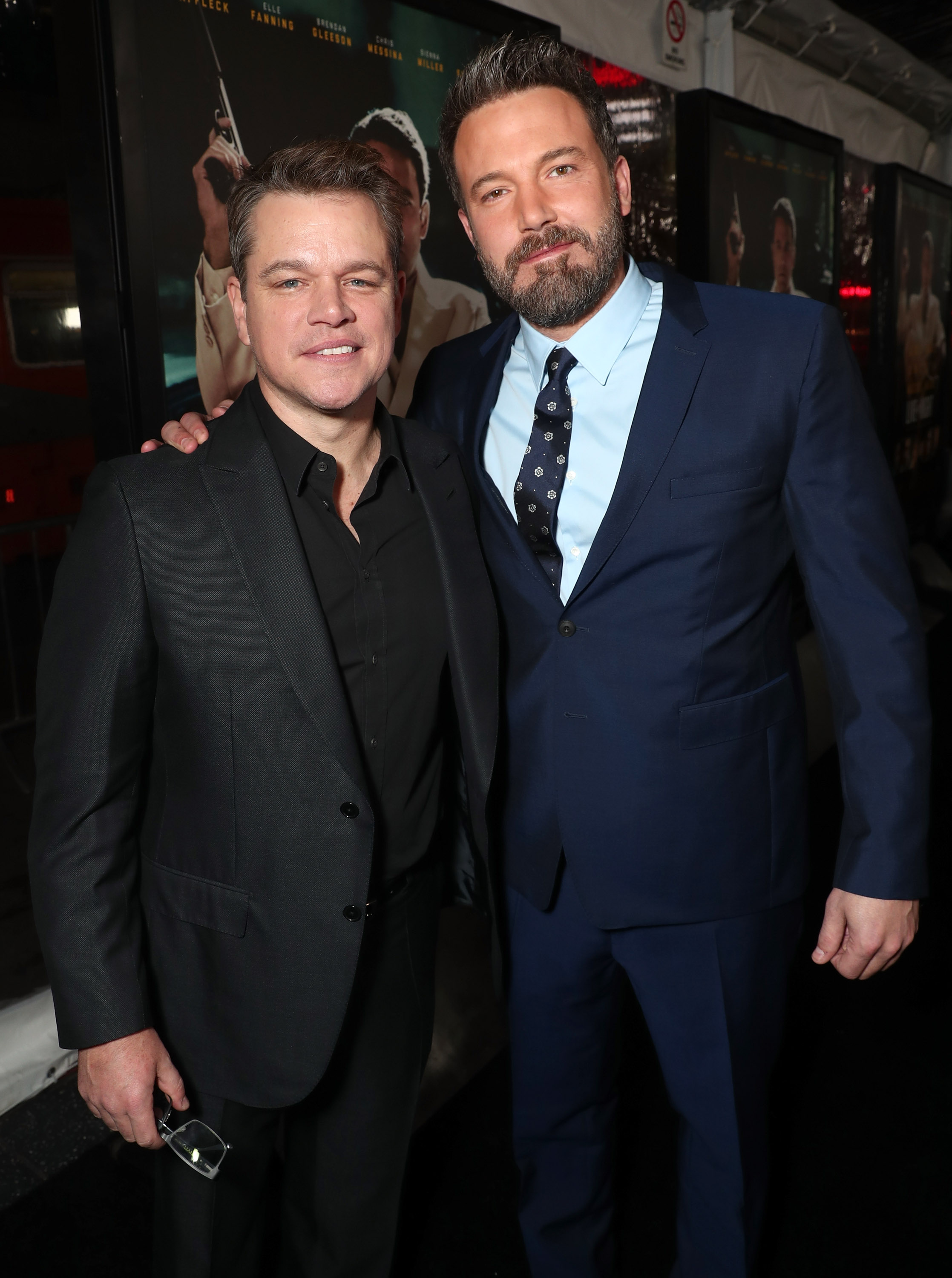 Matt Damon et Ben Affleck lors de la première de "Live By Night" à Hollywood, en Californie, le 9 janvier 2017| Source : Getty Images