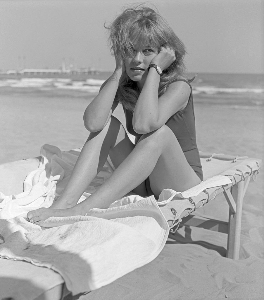 Jeanne Moreau à la plage en 1961. l Source : Getty Images