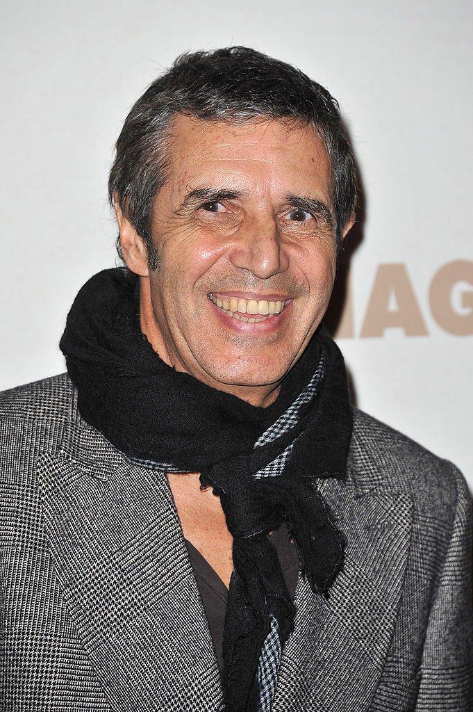 Julien Clerc attends "Carnage Paris premiere at Cinema Gaumont Marignan on November 20, 2011 in Paris. | Photo : Getty Images