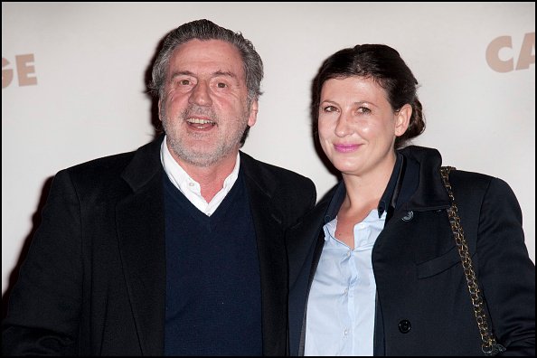 Daniel Auteuil et son épouse Aude Ambroggi assistent à la première de "Carnage" à Paris. | Photo : Getty Images