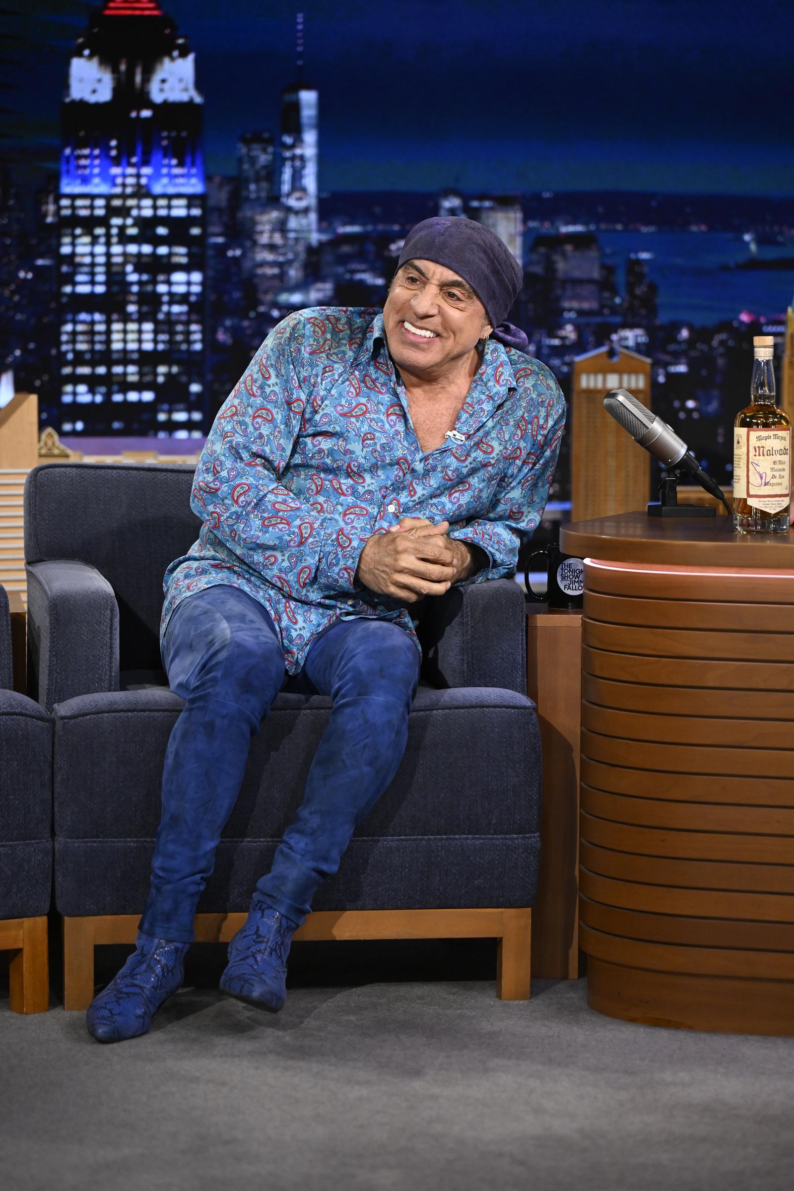 Steven Van Zandt a été intronisé au Rock and Roll Hall of Fame aux côtés de l'E Street Band. Pour cet enregistrement, il a été interviewé sur