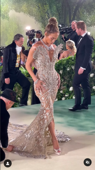 Jennifer Lopez au Met Gala de cette année, posté le 9 mai 2024. | Source : Instagram/heyitsanika