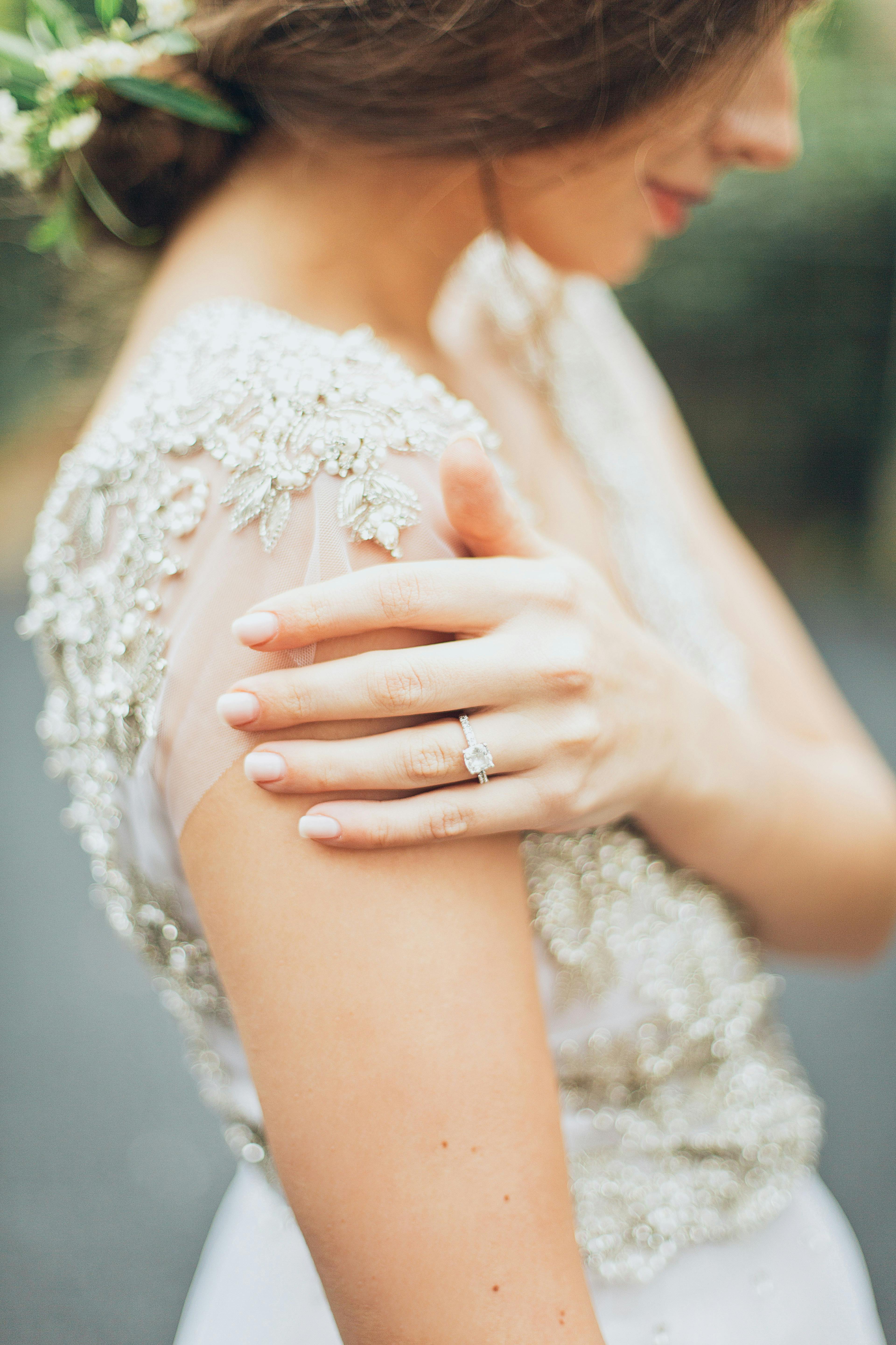 Une mariée avec un petit sourire | Source : Pexels