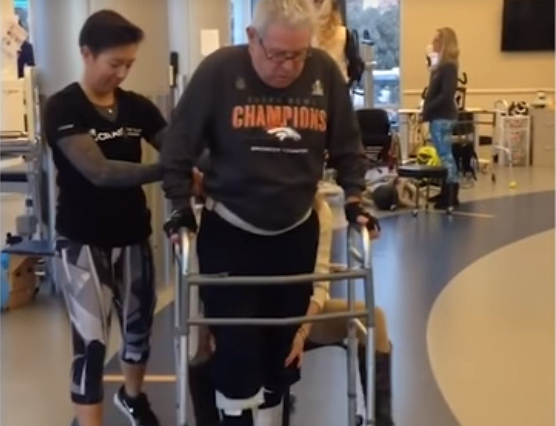 Jim Stamp travaillant dur pour pouvoir marcher à nouveau. l Source: YouTube/Good Morning America