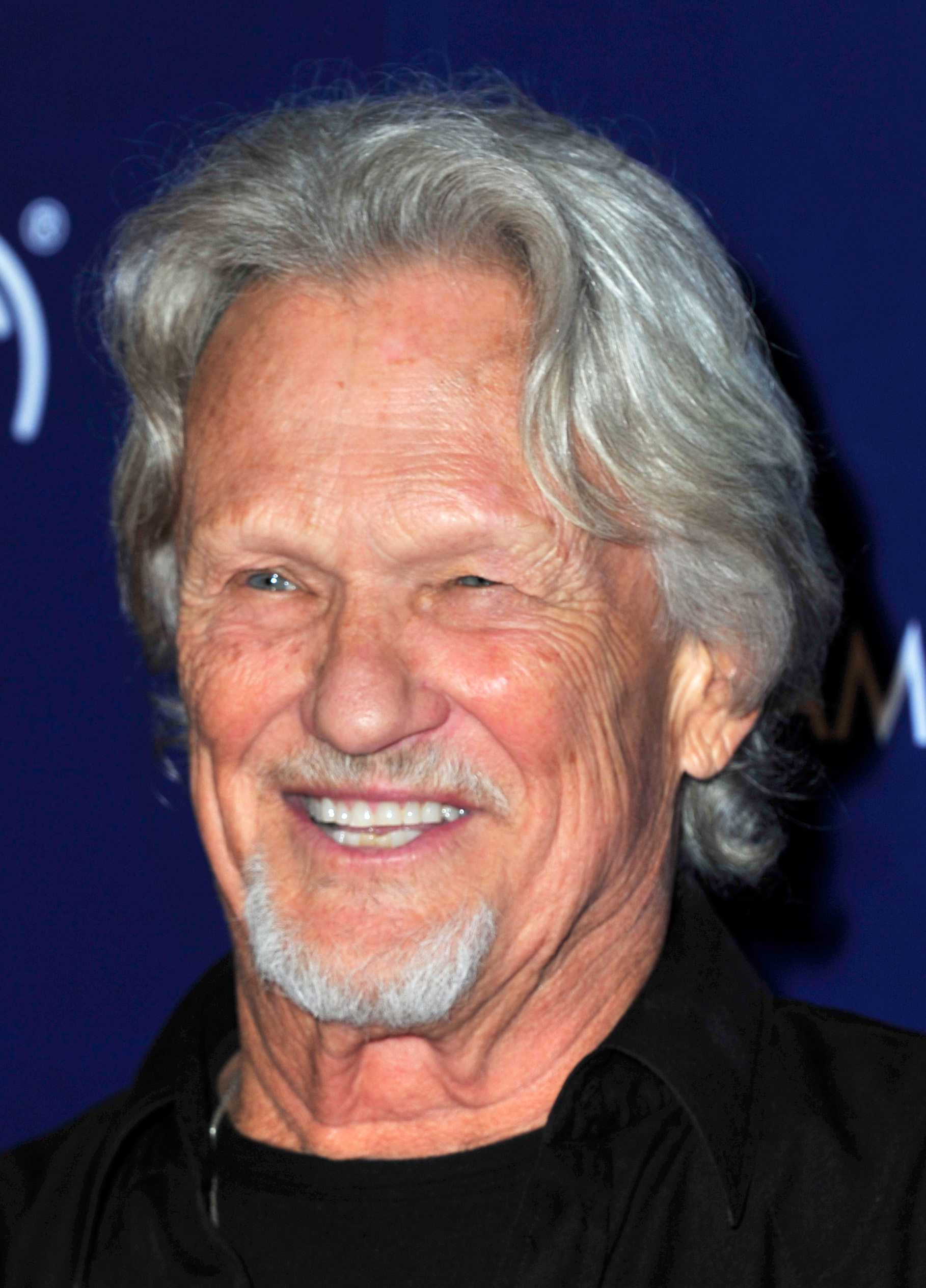 Kris Kristofferson assiste à "Une étoile est née" le 16e concert annuel d'héritage de la fondation GRAMMY à Los Angeles, Californie, le 23 janvier 2014 | Source : Getty Images