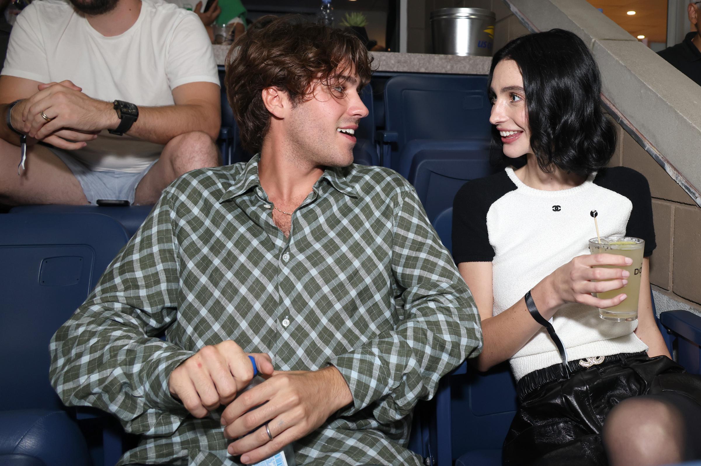 Louis Thornton-Allan et sa femme lors de l'US Open au centre national de tennis USTA Billie Jean King, le 6 septembre 2023, à New York | Source : Getty Images