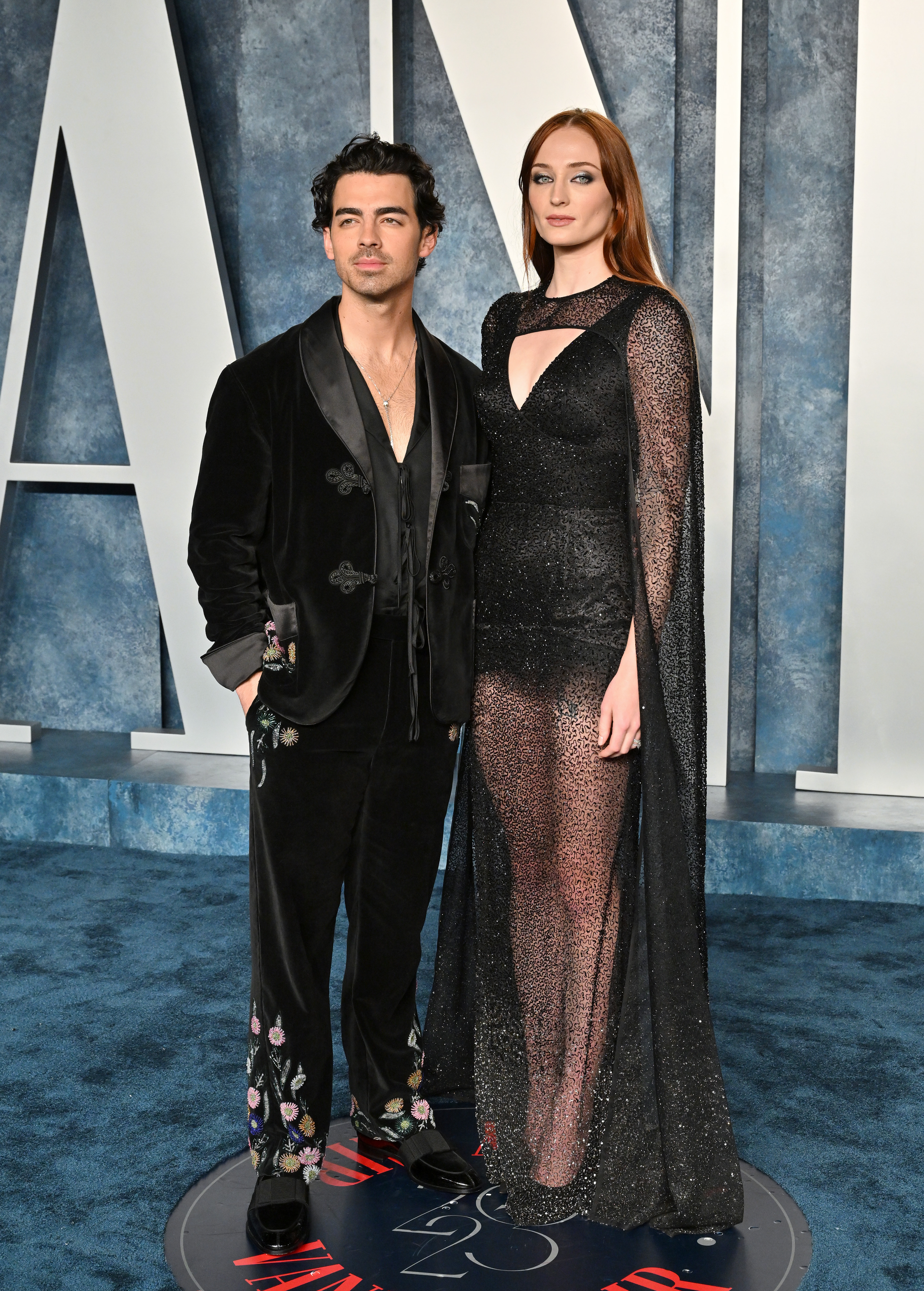 Joe Jonas et Sophie Turner assistent à la soirée des Oscars 2023 de Vanity Fair organisée par Radhika Jones au Wallis Annenberg Center for the Performing Arts le 12 mars 2023, à Beverly Hills, en Californie. | Source : Getty Images