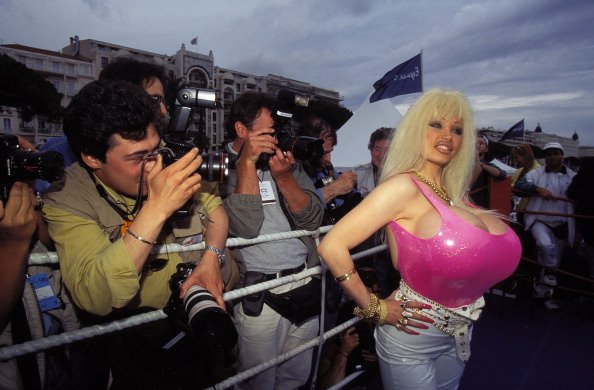 Lolo Ferrari à Cannes, France le 13 mai 1996. | Photo : Getty Images
