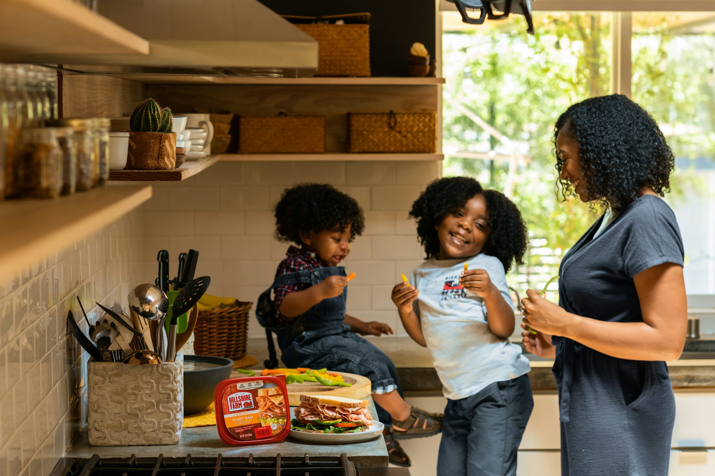 A mother talking to her children | Source: Unsplash