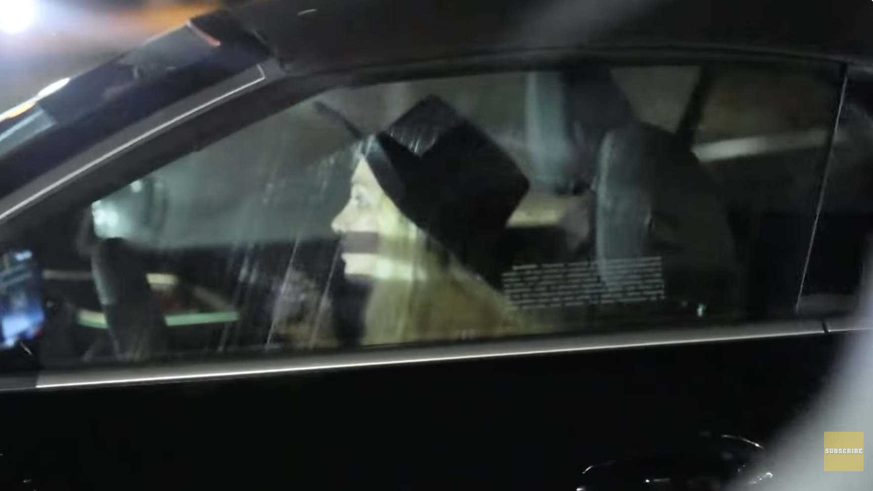 Britney Spears photographiée à l'intérieur de sa voiture à Thousand Oaks, Californie, le 22 octobre 2025. | Source : YouTube/Page Six
