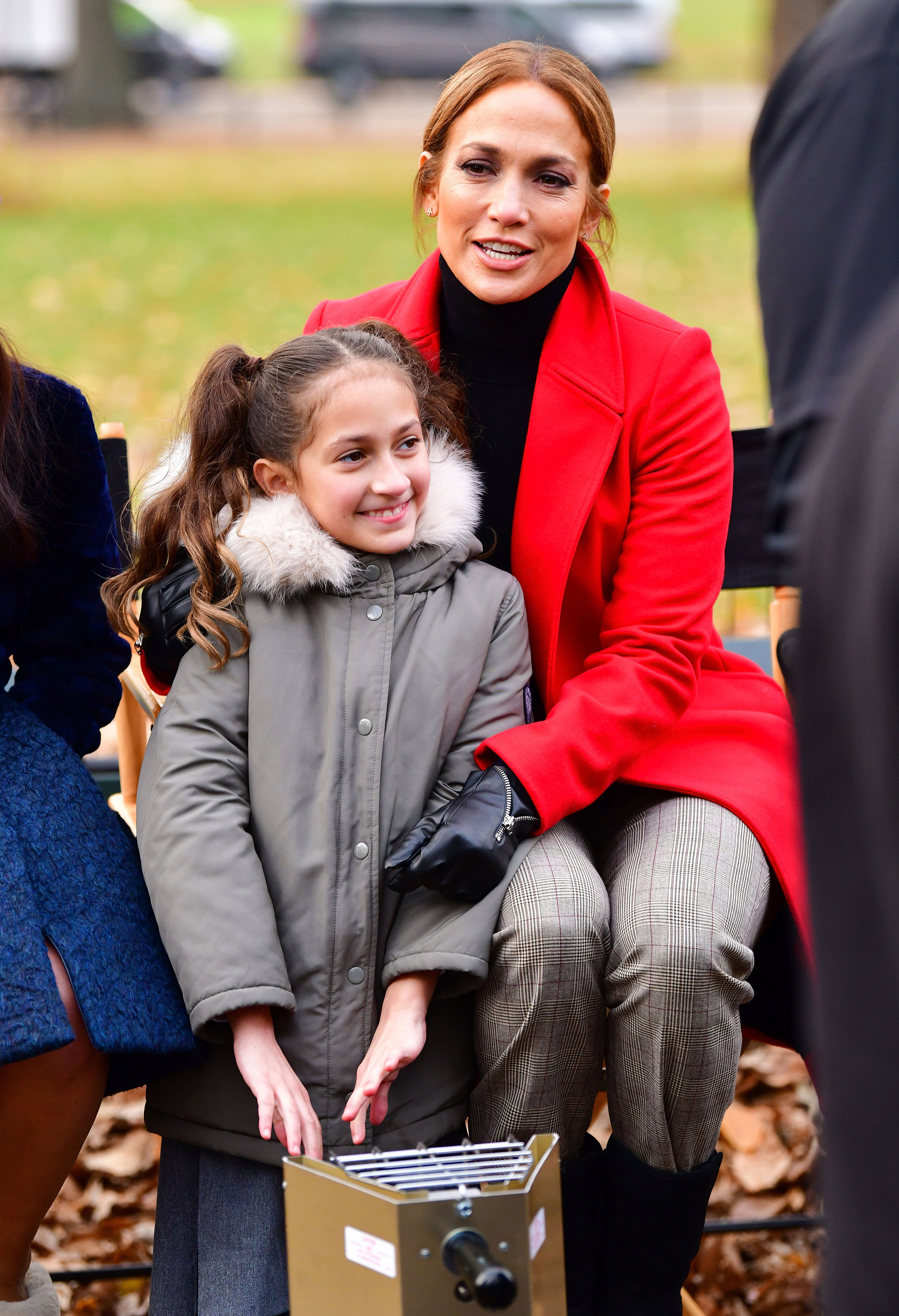 Emme Muñiz et Jennifer Lopez le 4 décembre 2017 à New York | Source : Getty Images