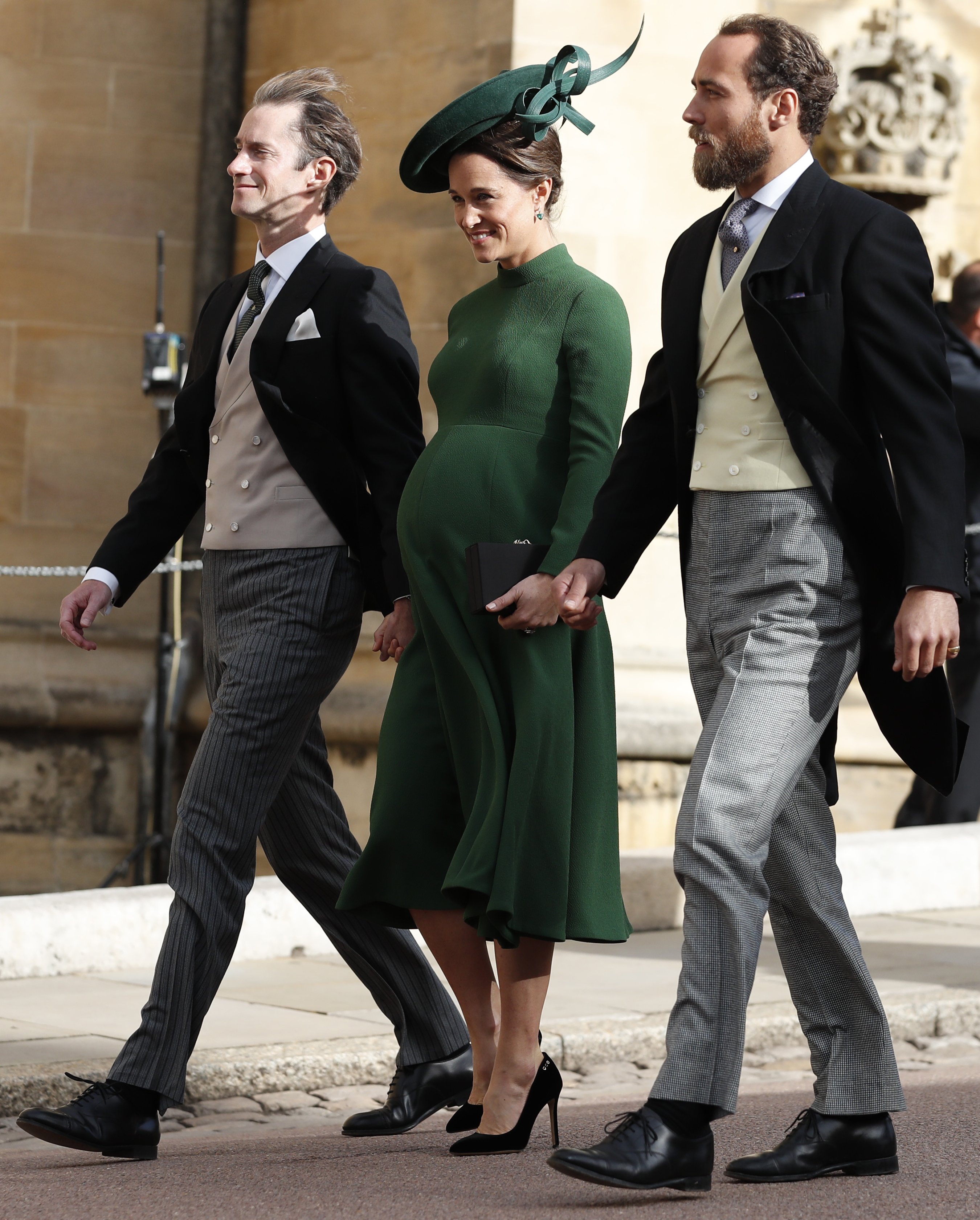 James Middleton, Pippa Middleton et James Matthews arrivent pour le mariage de la princesse Eugénie de York et de Jack Brooksbank. | Source: Getty Images