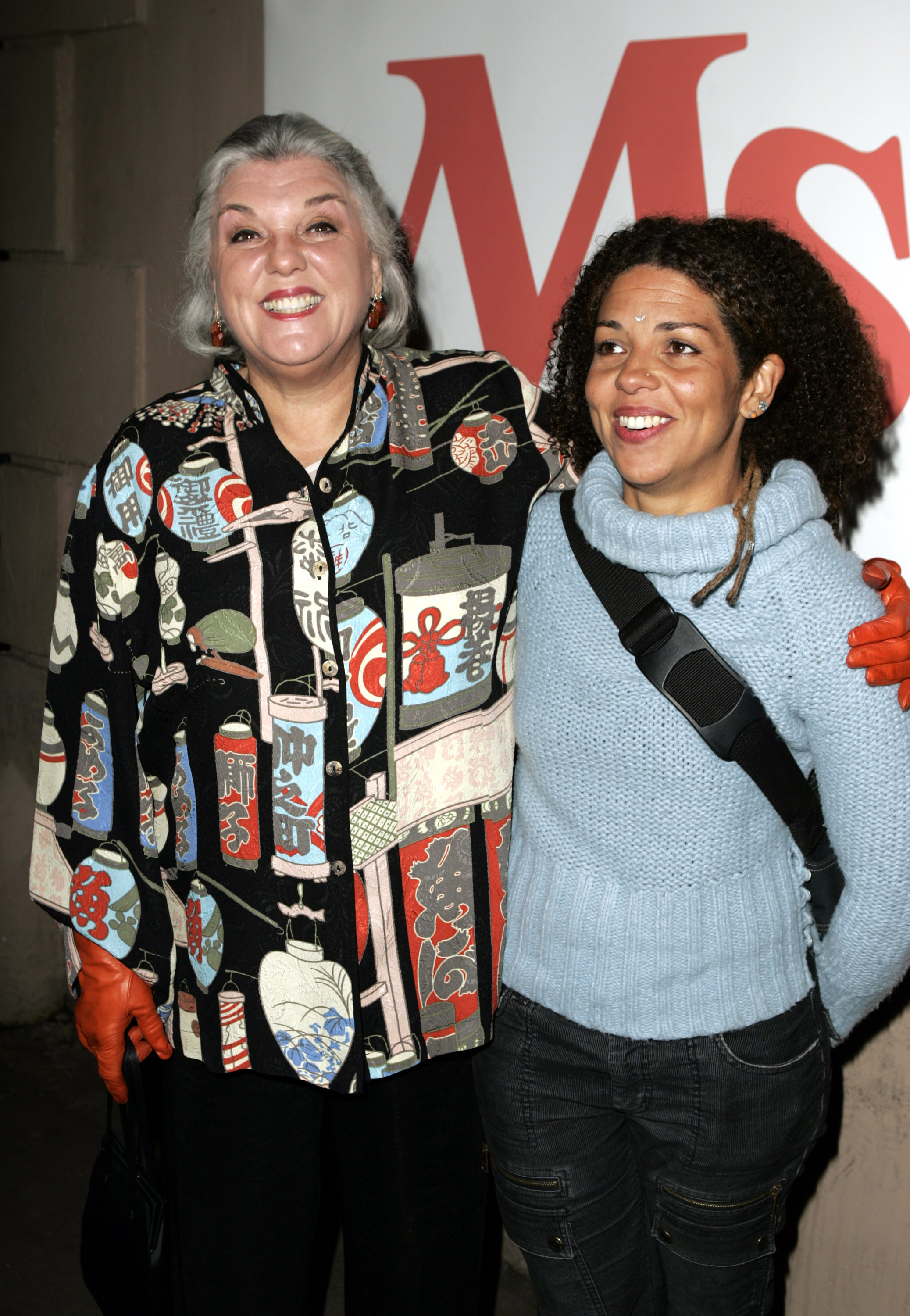 Tyne Daly et sa fille Alisabeth Brown lors de l'émission Ms. Magazine Celebrates Kathy Najimy as One of its 2004 Women of The Year à Los Angeles, Californie, le 29 novembre 2004 | Source : Getty Images