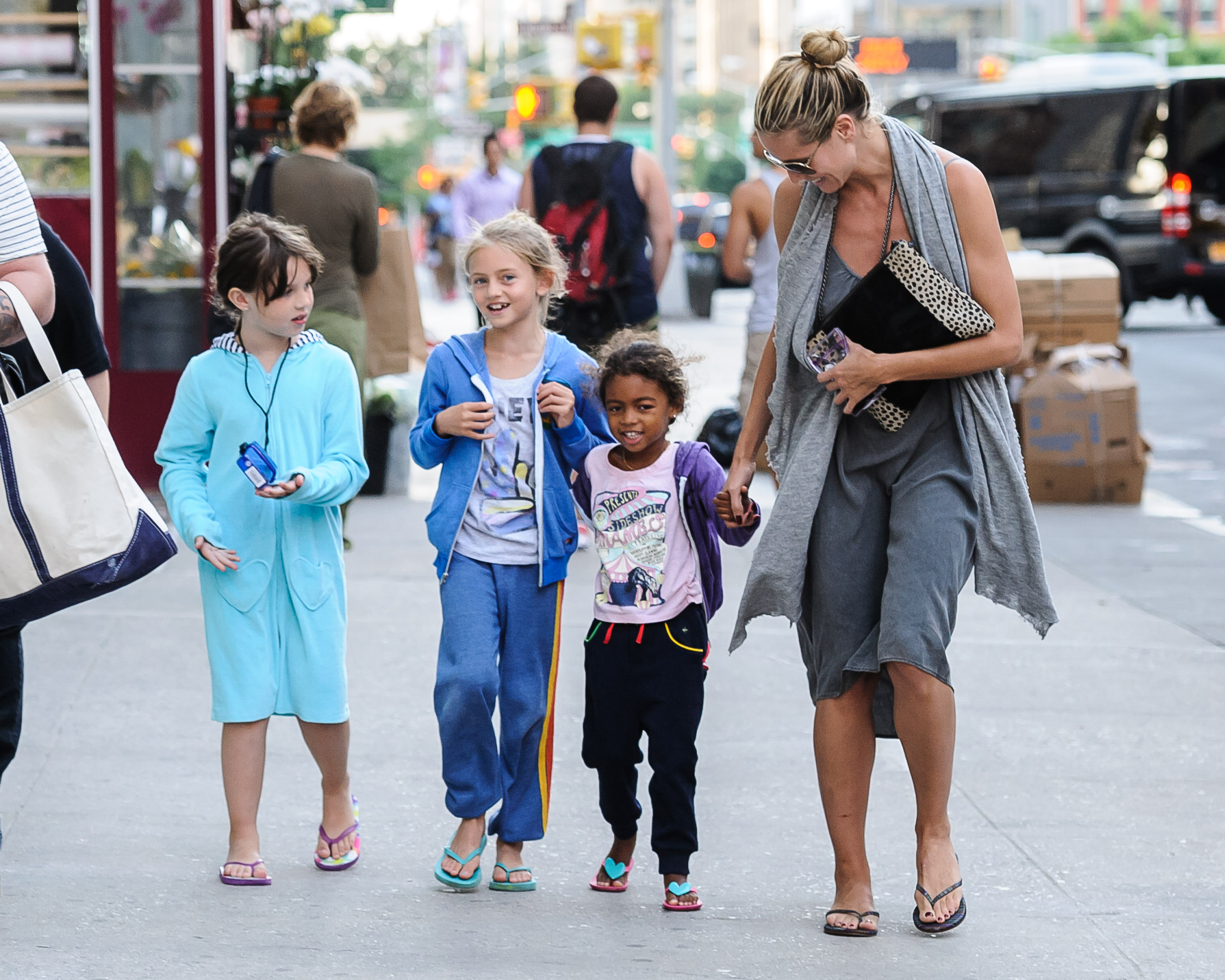 Heidi Klum avec ses enfants Helene, Samuel et Lou à New York en 2013 | Source : Getty Images