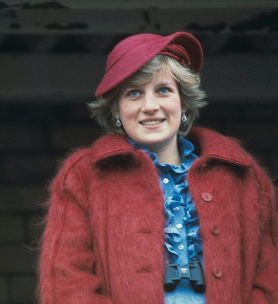 La princesse Diana à l'hippodrome d'Aintree pour le Grand National le 3 avril 1982. | Photo: Getty Images