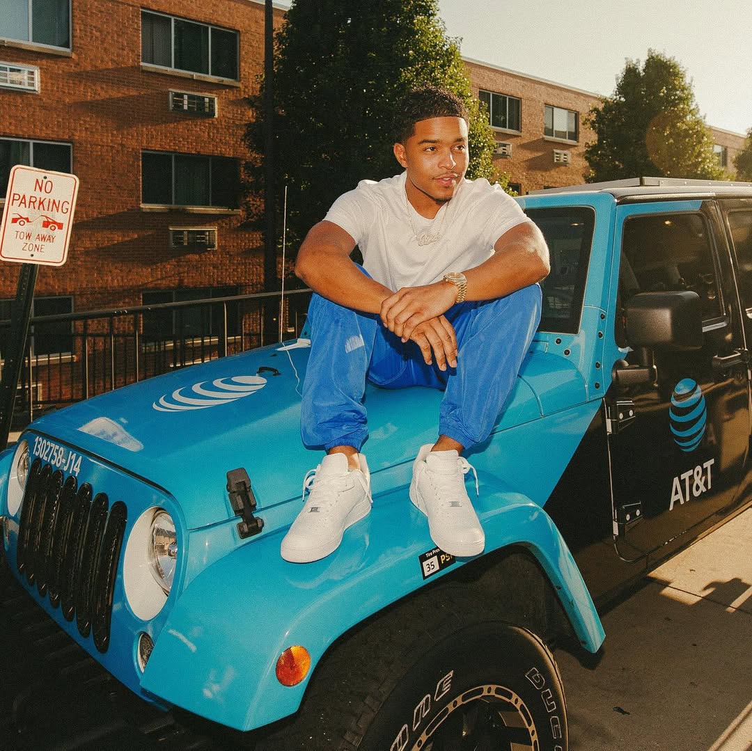Justin Combs assis sur le toit d'une voiture, daté d'août 2019 | Source : Instagram/princejdc