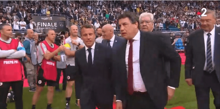 Emmanuel Macron sifflé à l'arrivée au Stade de France | Photo : Dailymotion