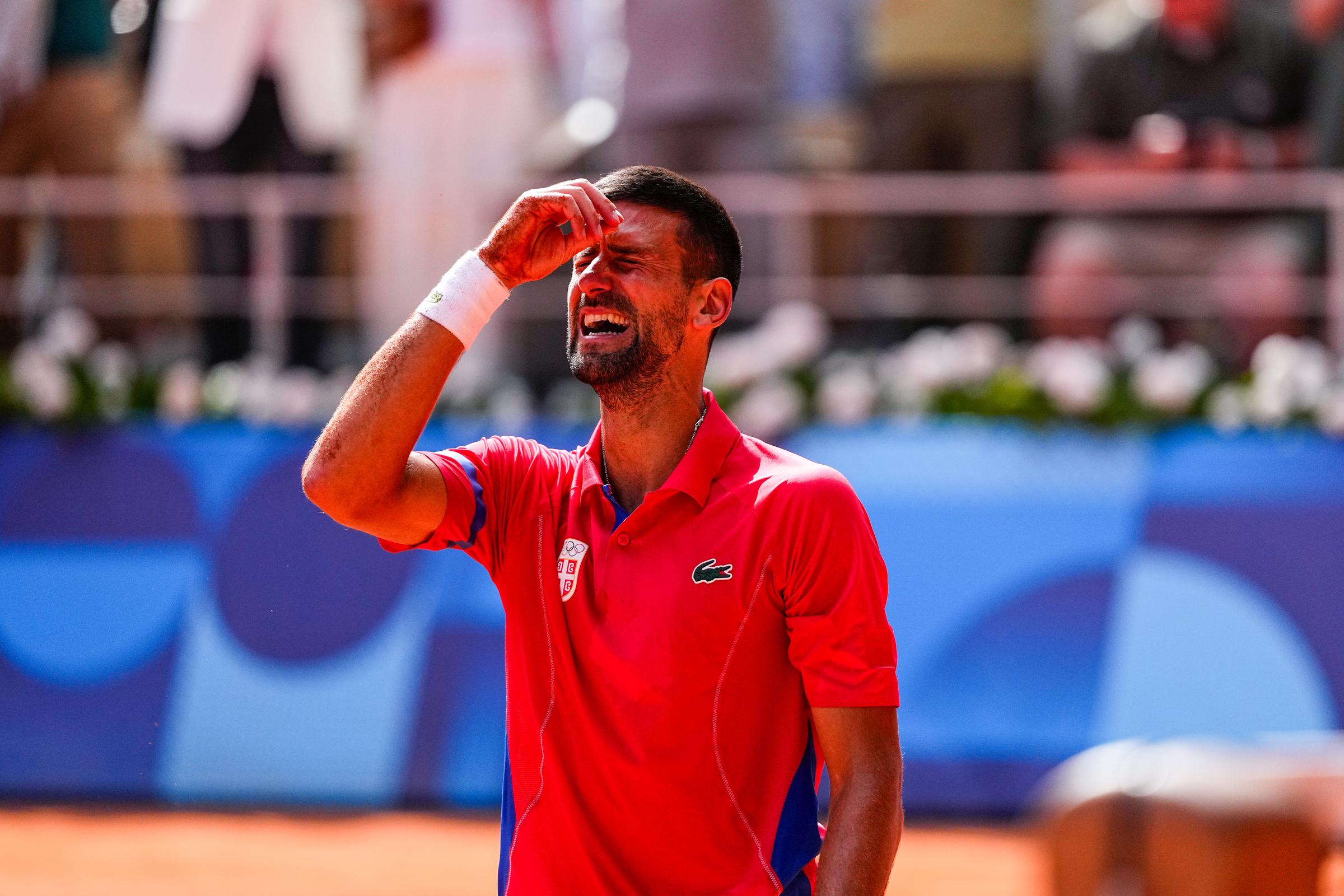 Novak Djokovic célèbre après sa victoire contre Carlos Alcaraz le 4 août 2024 | Source : Getty Images