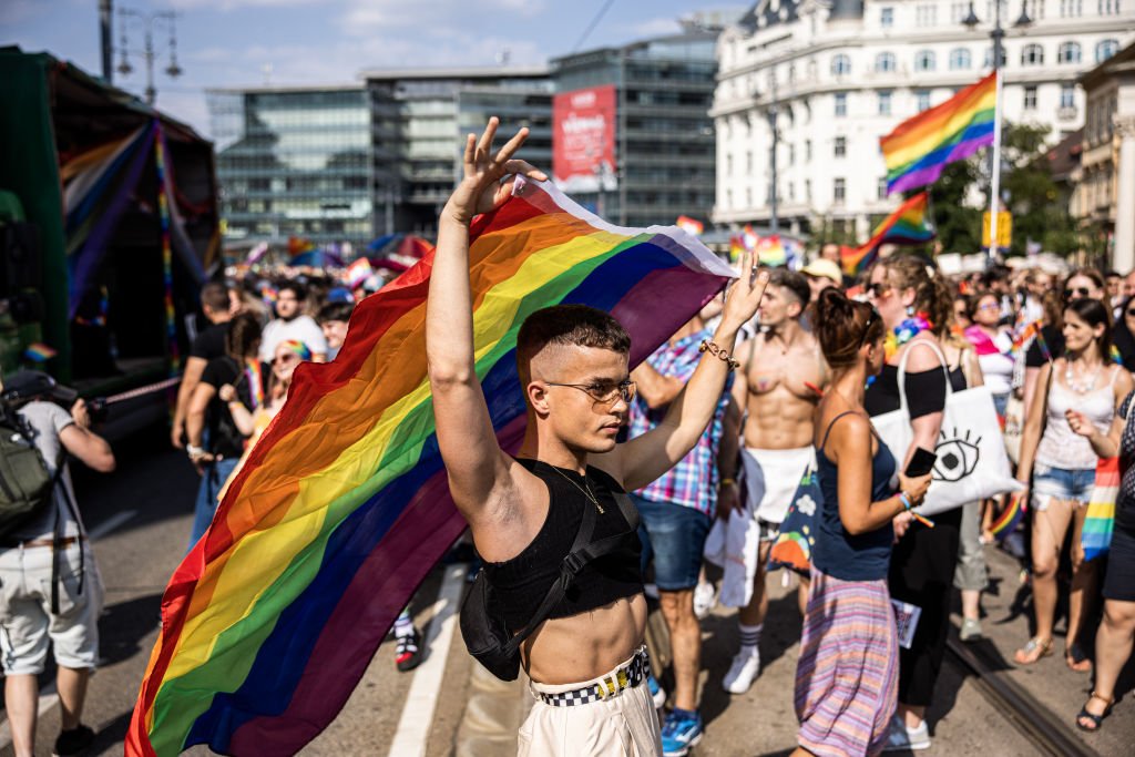 Des manifestants pour les droits de la communauté LGBTQ+, 24 juillet 2021. | Photo : Getty Images