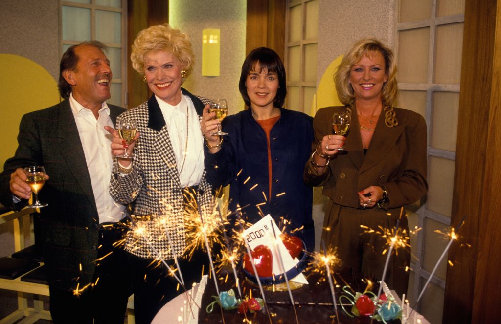 2000e emission de Tournez Manege avec l'animatrice Fabienne Egal et Evelyne Leclercq le 8 novembre 1991 a Paris, France. (Photo by Alain BENAINOUS/Gamma-Rapho via Getty Images)