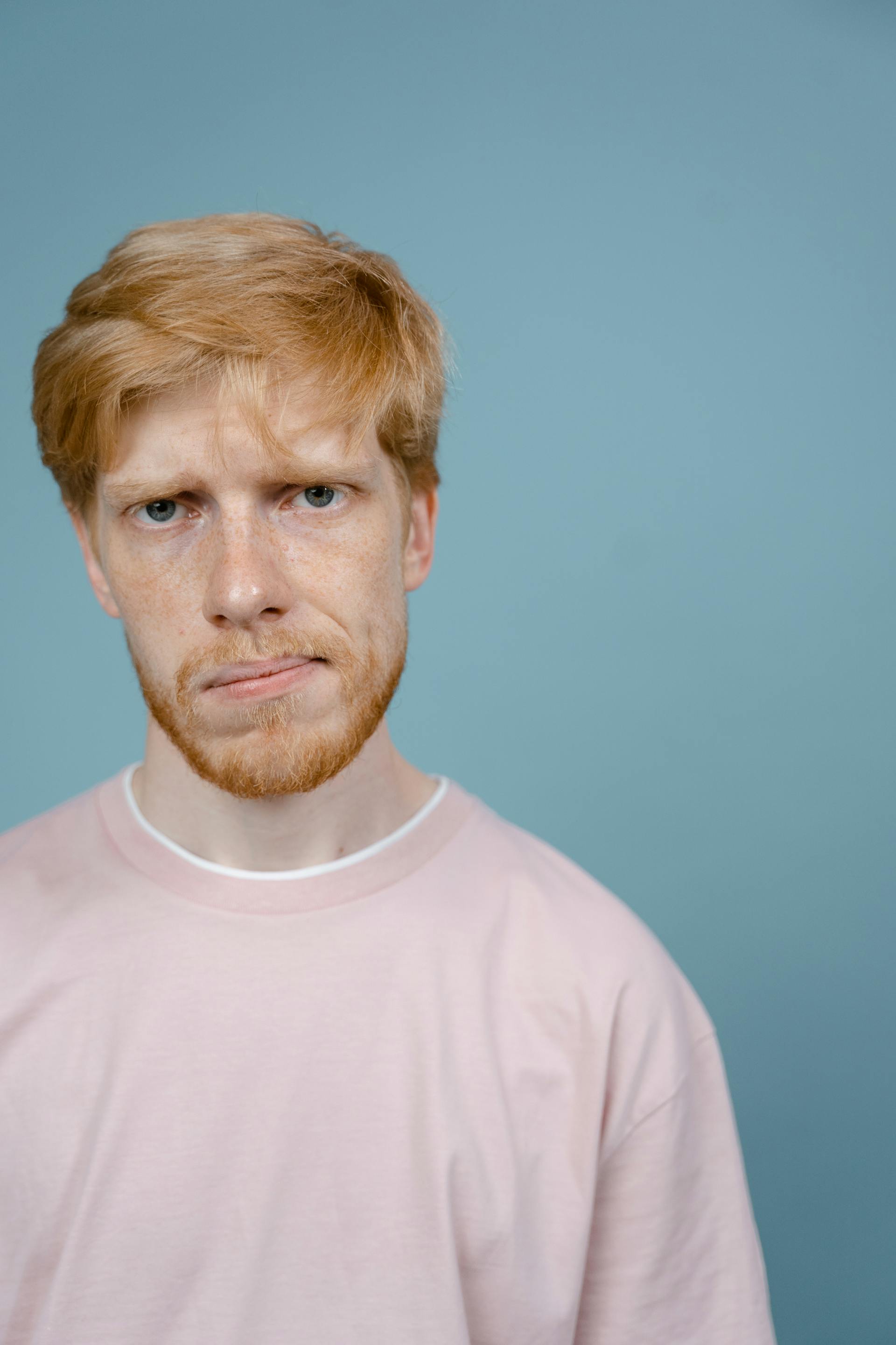 Un homme à l'air malheureux | Source : Pexels