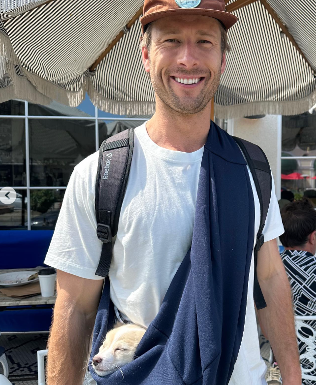 L'acteur porte avec son chien, daté du 5 juillet 2023 | Source : Instagram/glenpowell