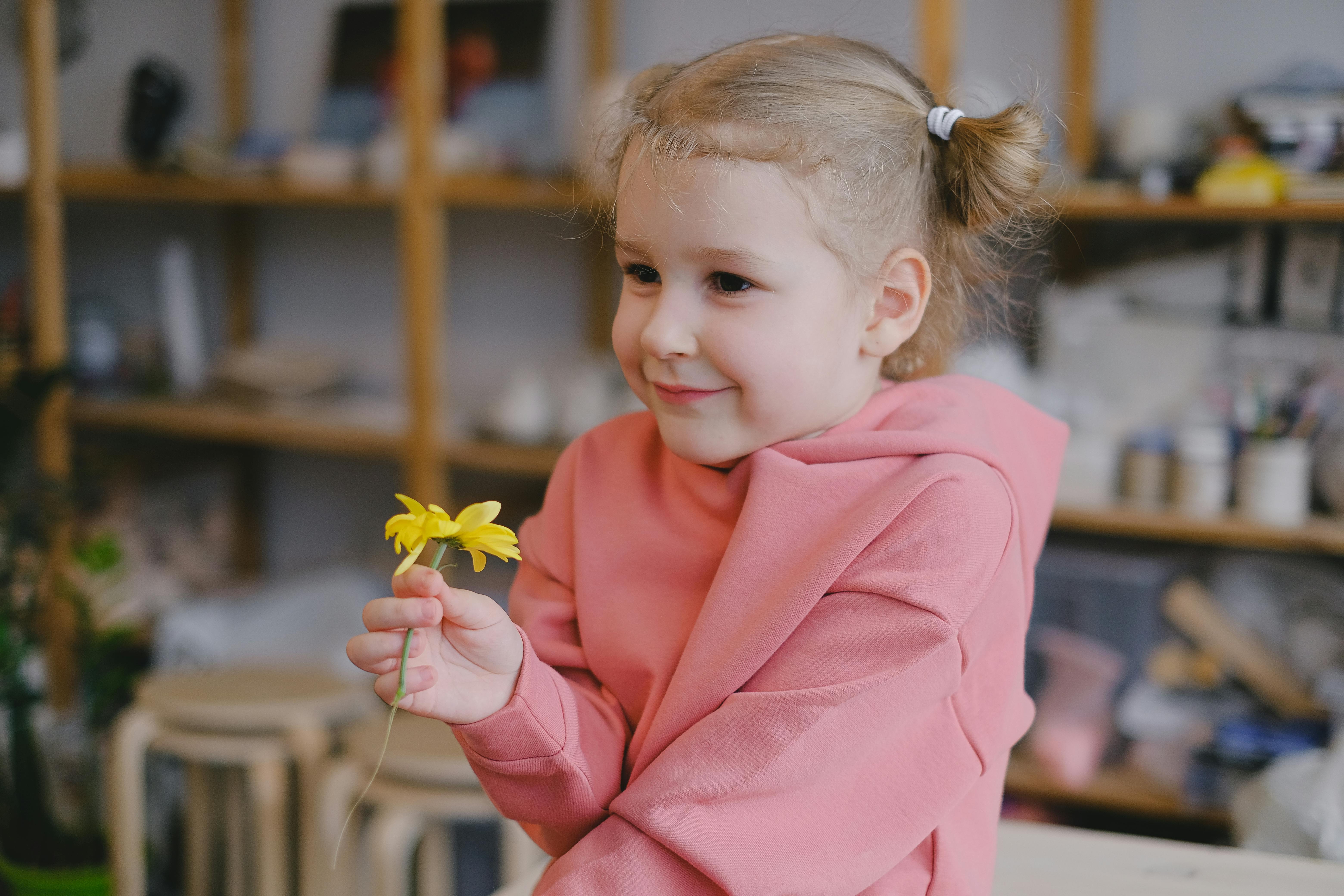 Une petite fille heureuse | Source : Pexels