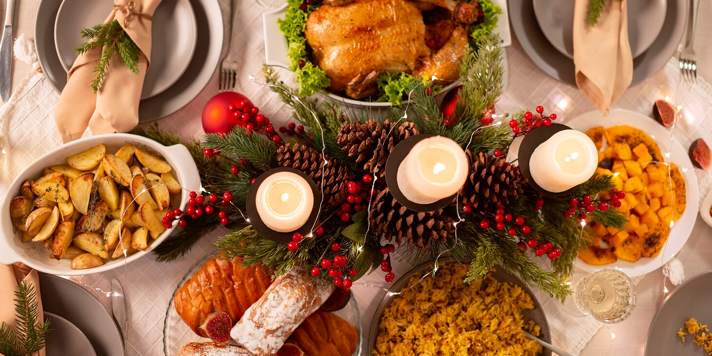 Un dîner de Noël | Source : Freepik