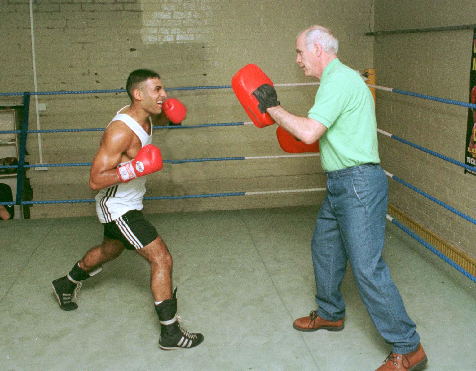 Brendan Ingle et Prince Naseem photographiés en train de s'entraîner en 1997 | Source : Getty Images