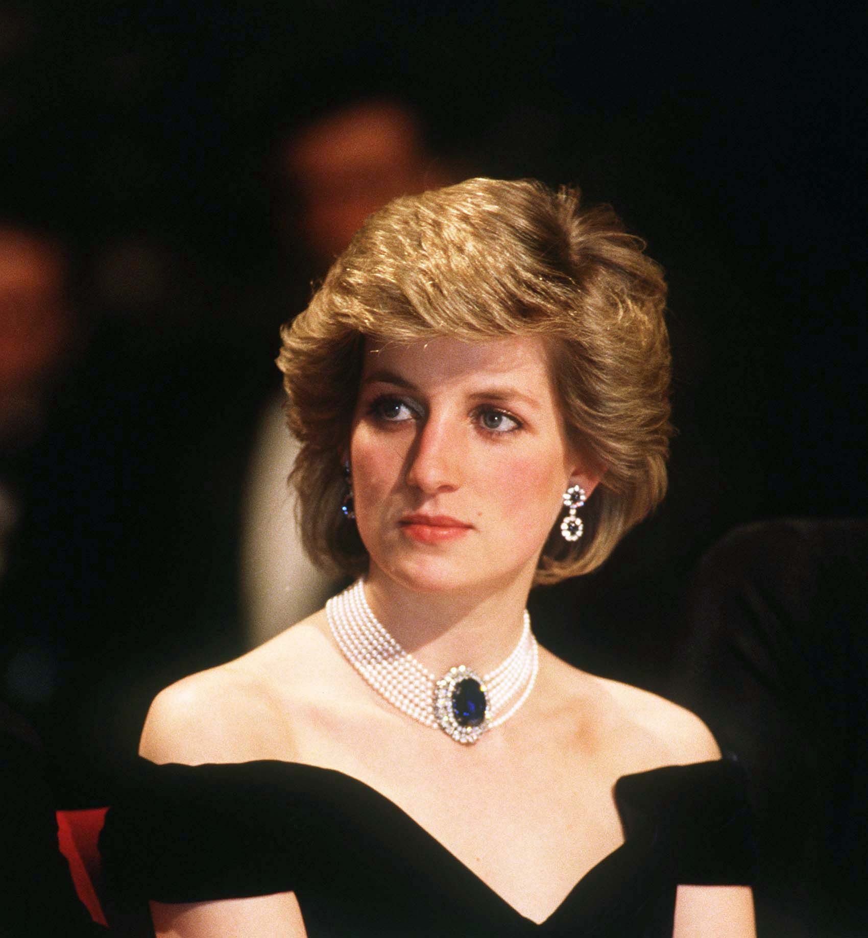 Diana, princesse de Galles, portant une robe conçue par Victor Edelstein lors d'un banquet d'État à Vienne, en Autriche, le 16 avril 1986 | Source : Getty Images