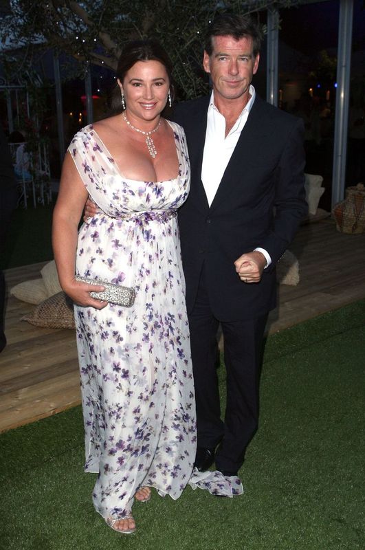 Pierce Brosnan et Keely Shaye Smith lors de l'after-party de "Mamma Mia" au 99 Club sur la South Bank, au centre de Londres. | Source : Getty Images