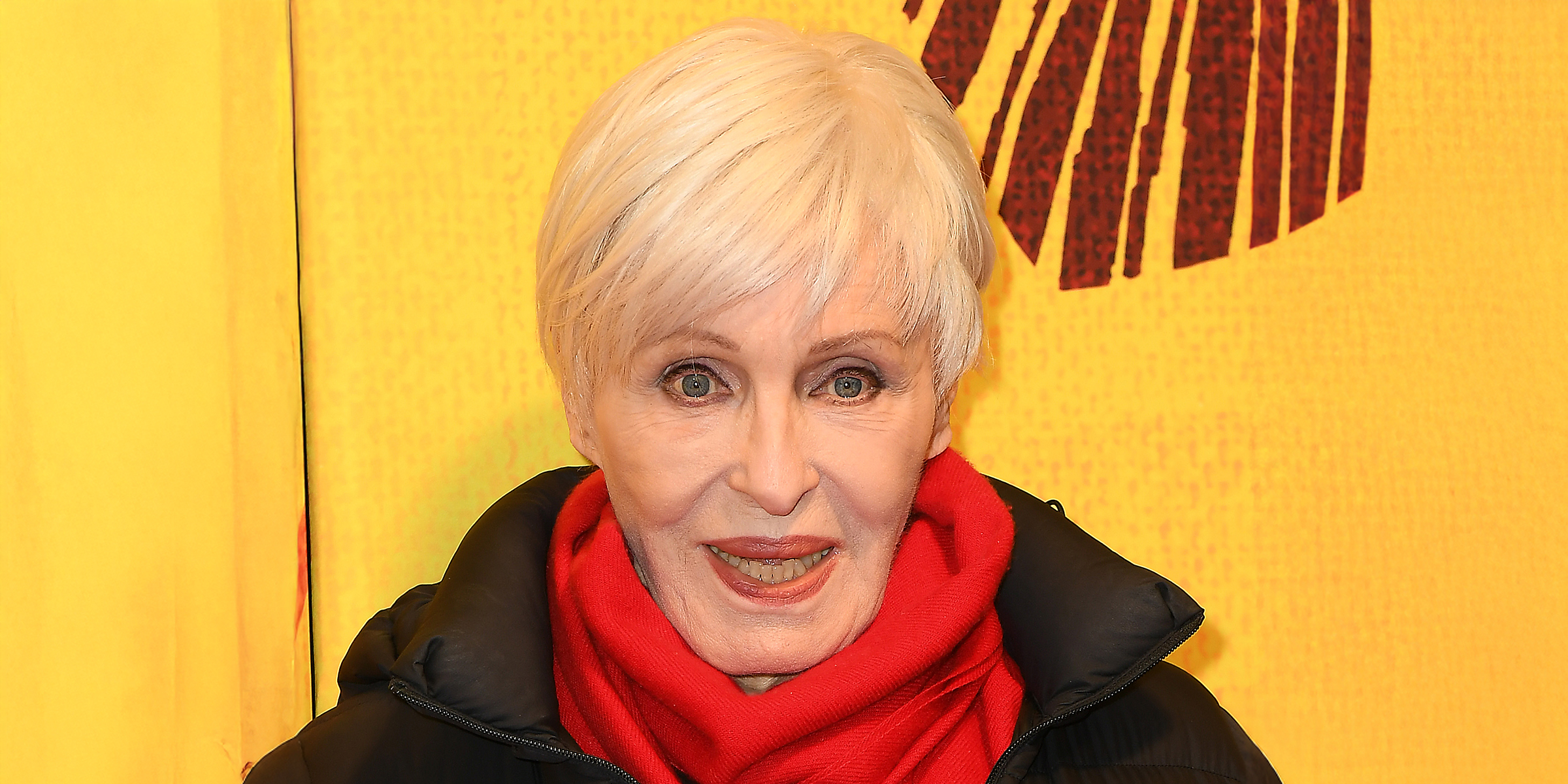Nicole Croisille assiste au tapis rouge de la comédie musicale "Le Roi Lion" au Théâtre Mogador le 11 novembre 2021 à Paris, France I Source : Getty Images