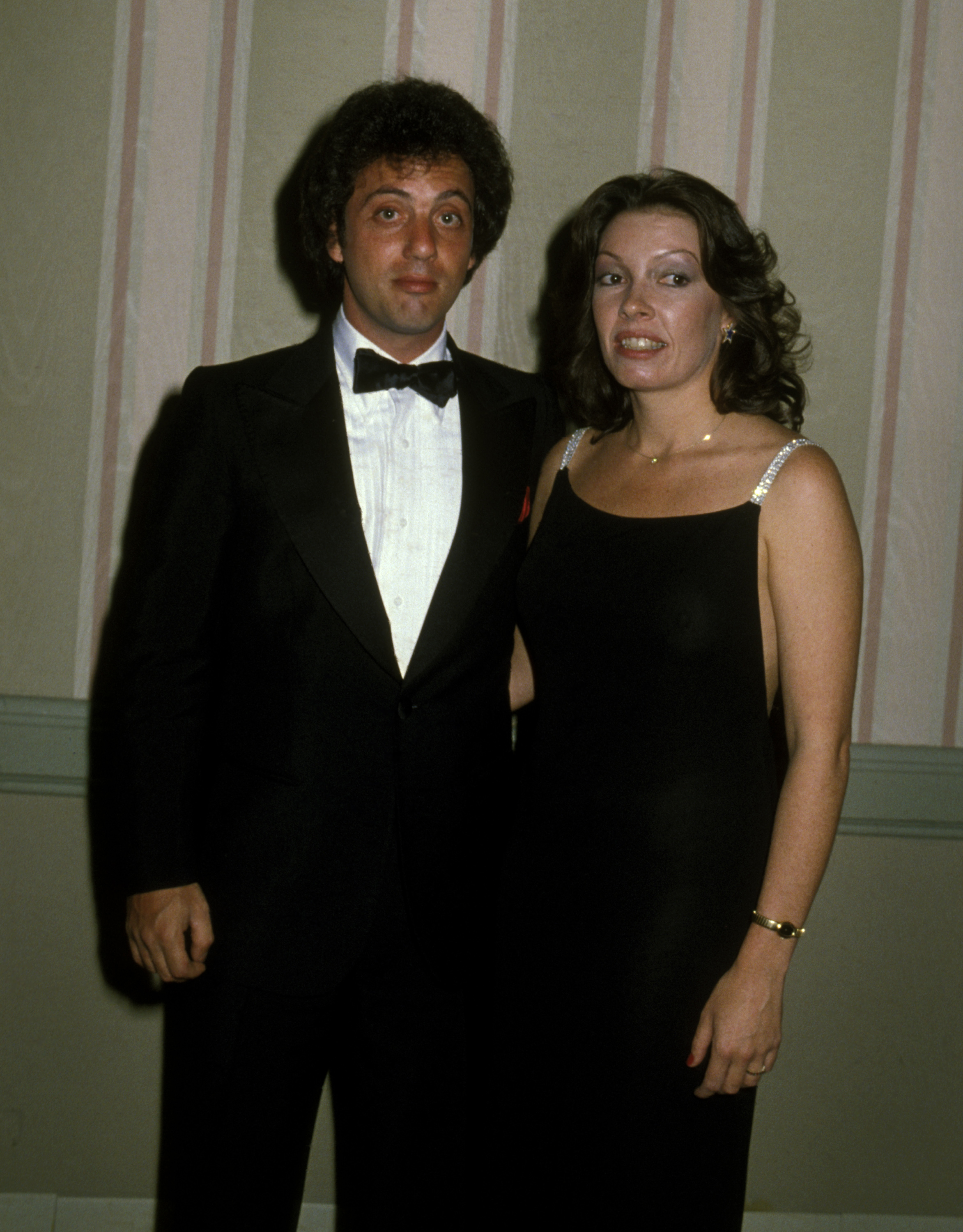Billy Joel et Elizabeth Ann Weber sont photographiés le 9 juin 1979, au Music & Performing Arts Lodge of B'nai B'rith | Source : Getty Images