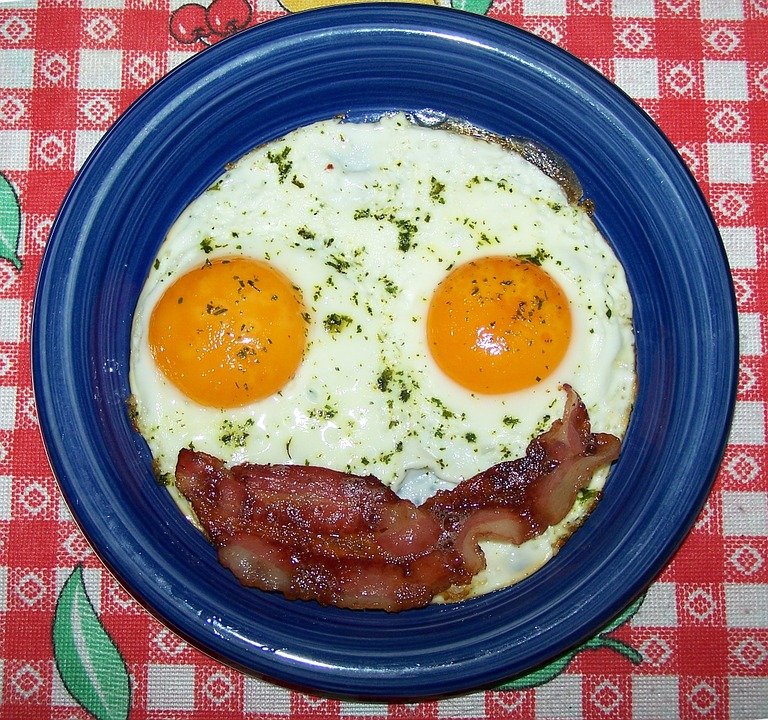 Smiley face bacon et oeufs. | Photo : Pixabay