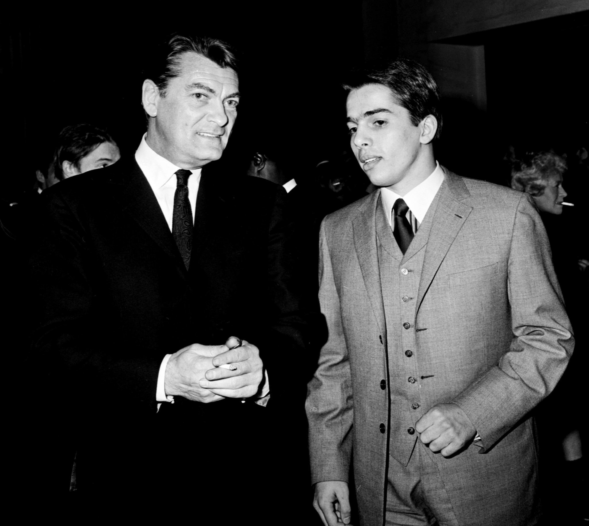 L'acteur Jean Marais et son fils Serge, a Paris le 22 avril 1964. | Source : Getty Images