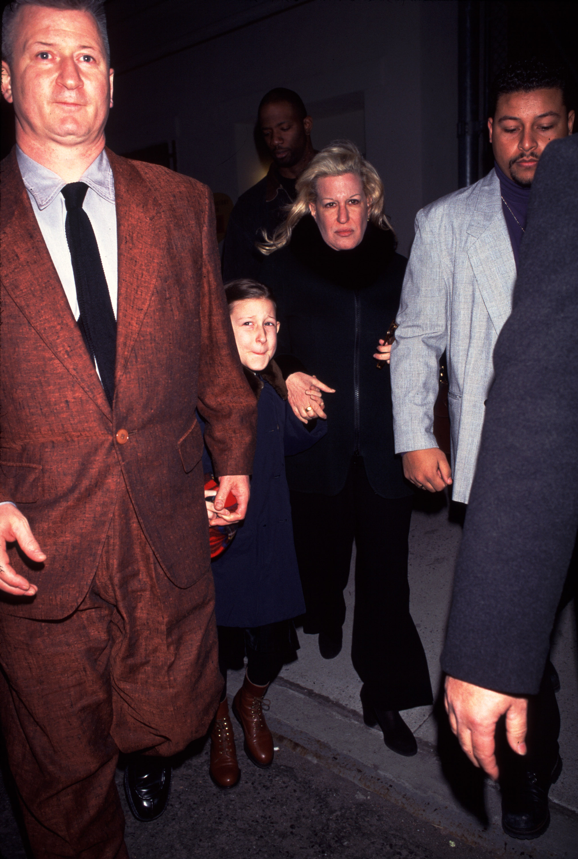 Bette Midler et sa fille assistent au Mémorial pour Louis Malle le 29 février 2000 à New York. | Source : Getty Images