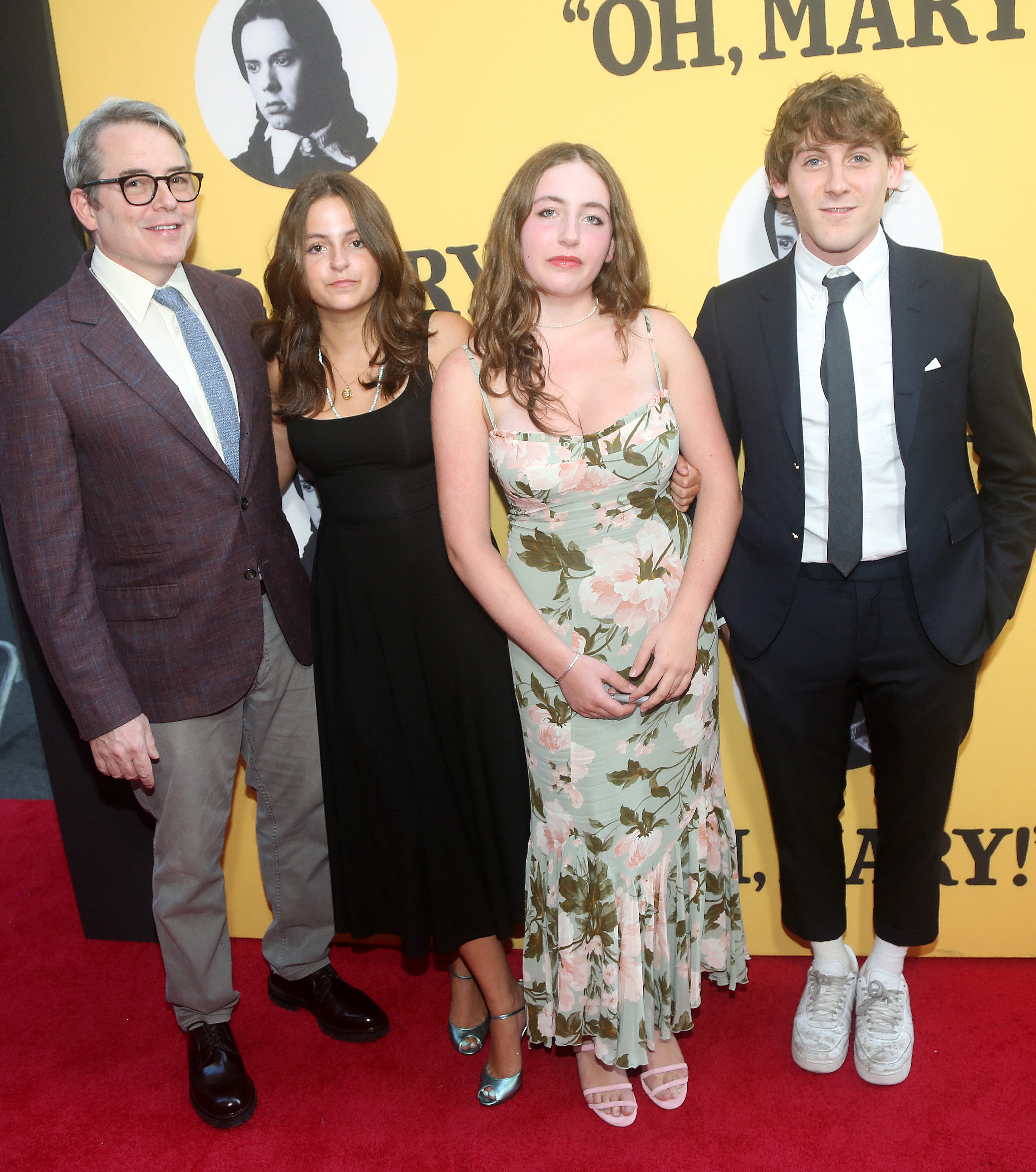 Matthew, Marion, Tabitha et James Broderick assistent à la soirée d'ouverture de "Oh, Mary" à Broadway au Lyceum Theatre à New York, le 11 juillet 2024. | Source : Getty Images