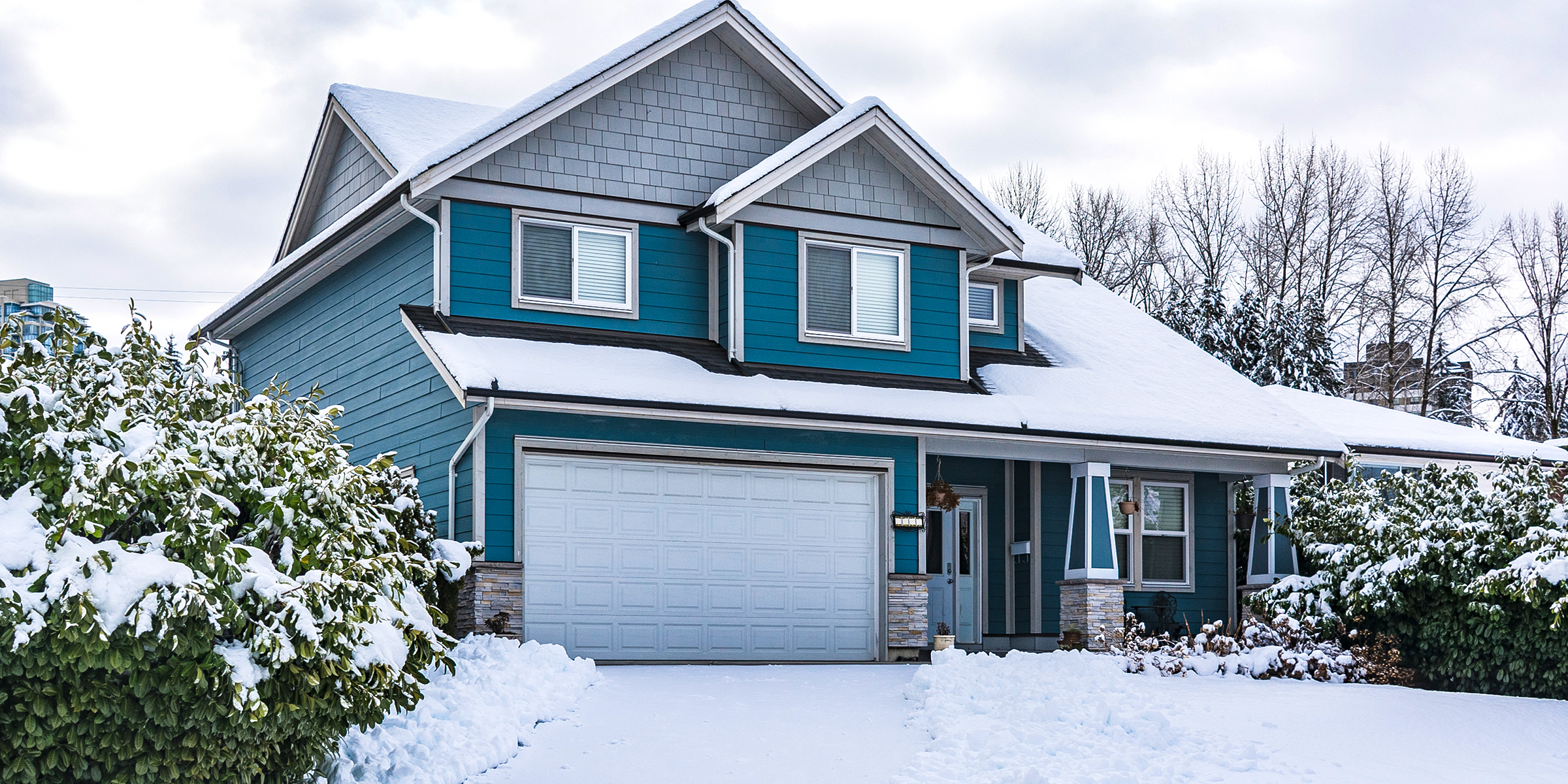 Une maison couverte de neige | Source : Shutterstock