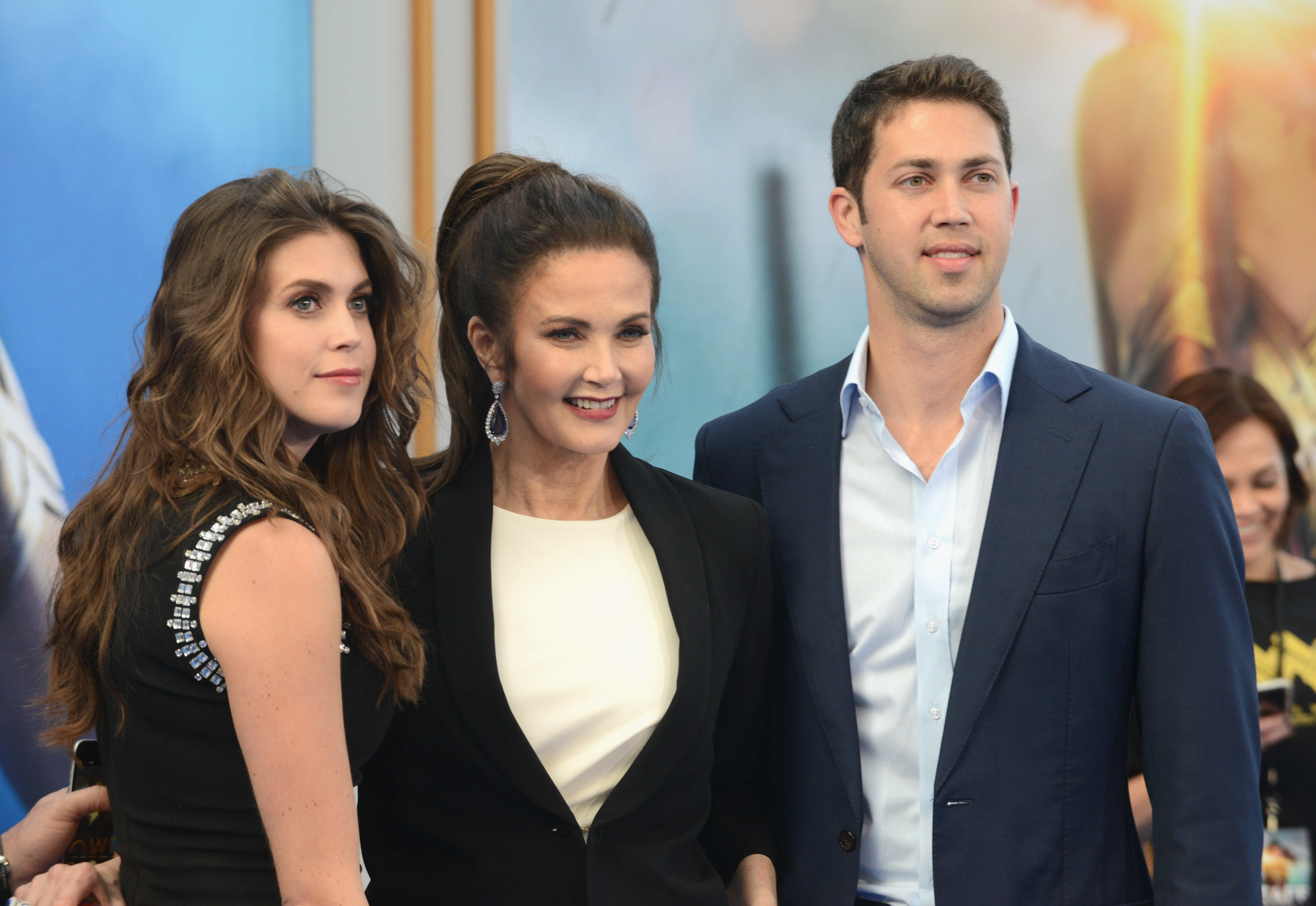 Lynda Carter avec Jessica Altman et James Altman à Hollywood, Californie le 25 mai 2017 | Source : Getty Images