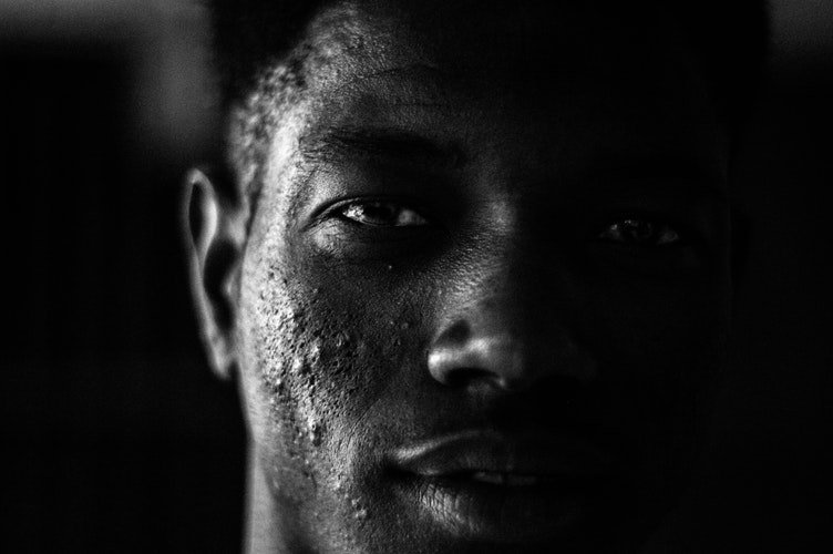 Visage d'un homme noir. | Photo : Unsplash