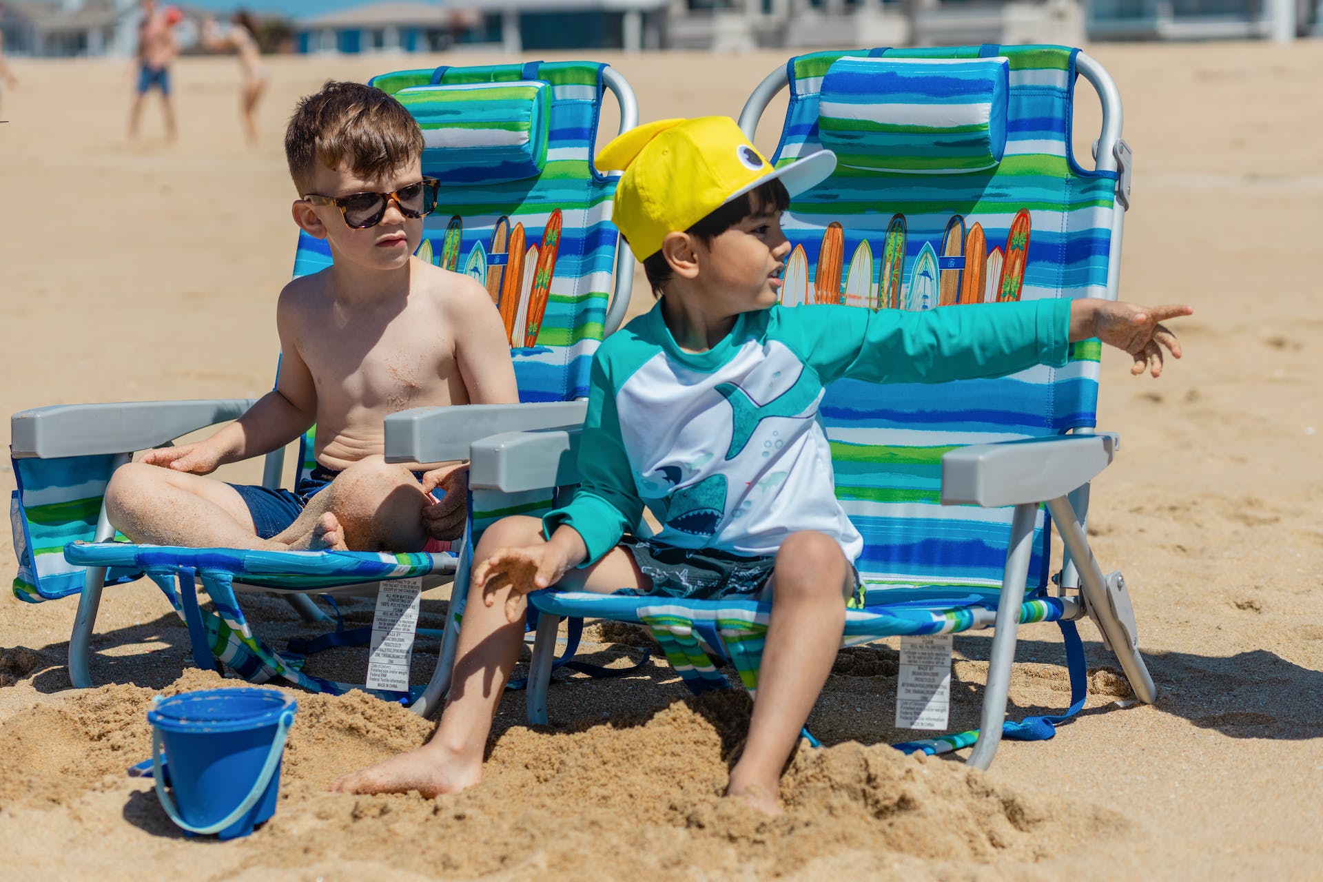 Deux garçons s'amusent à la plage | Source : Pexels