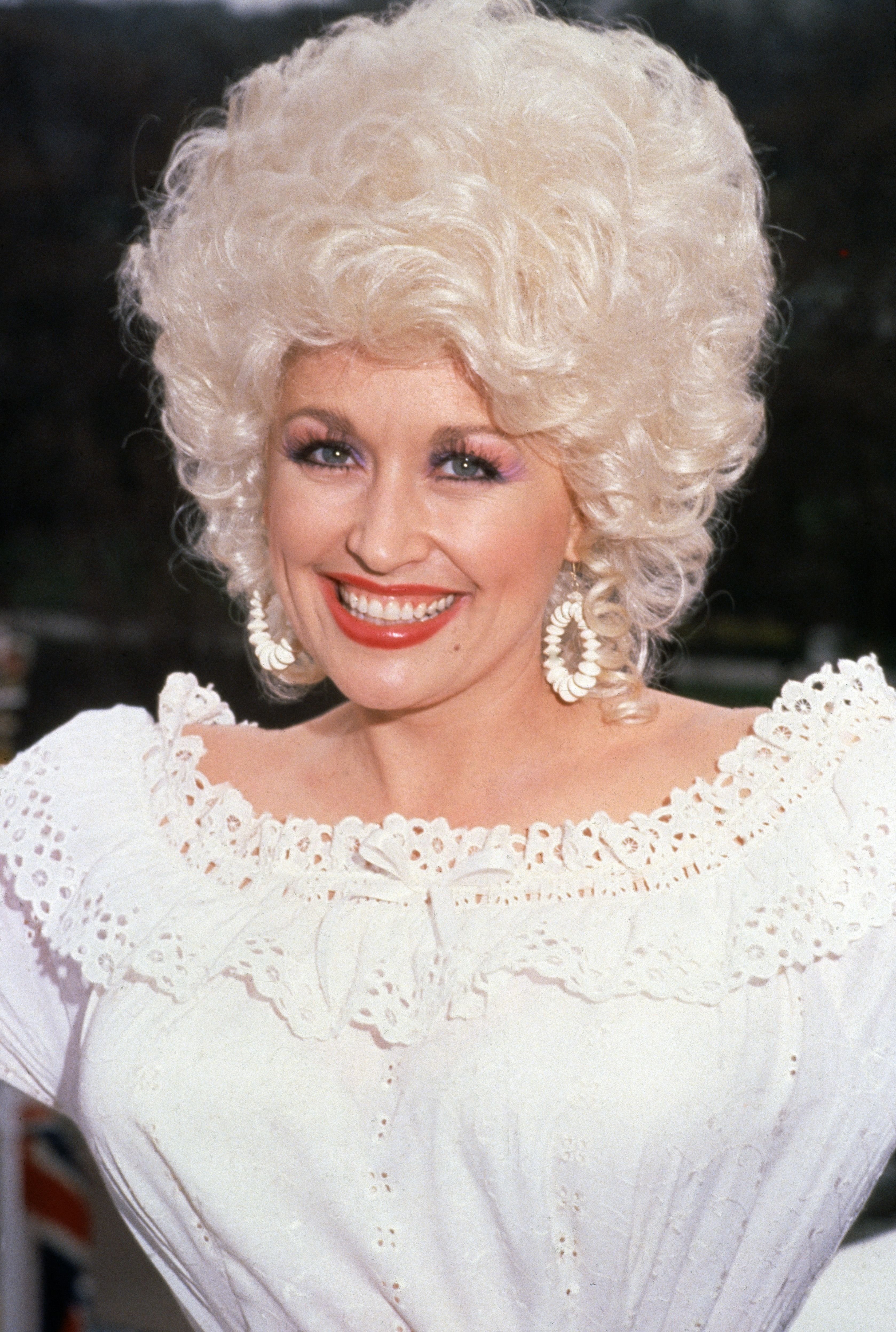 Dolly Parton à Londres, 1983. | Source : Getty Images