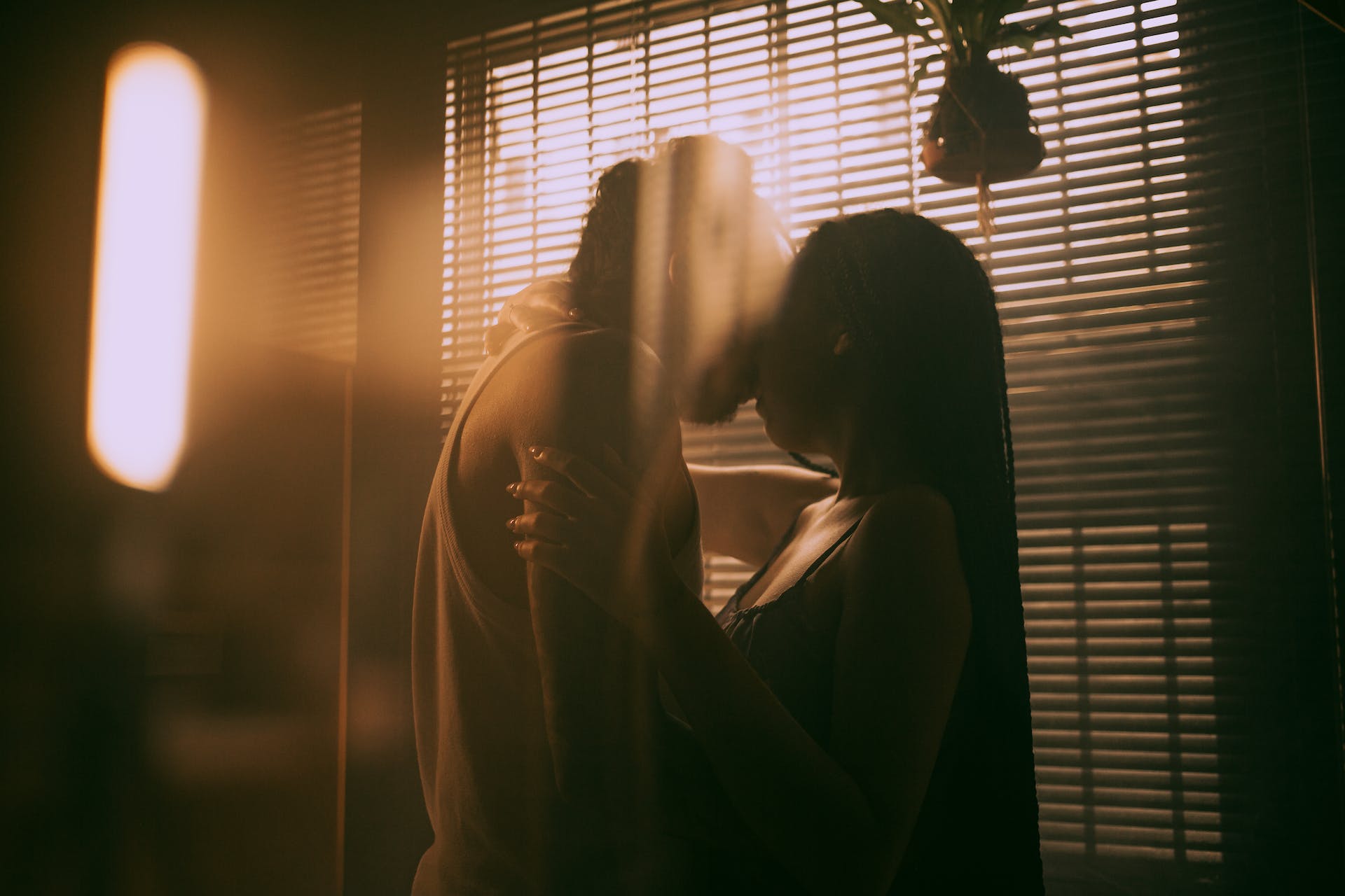Couple s'embrassant | Source : Pexels